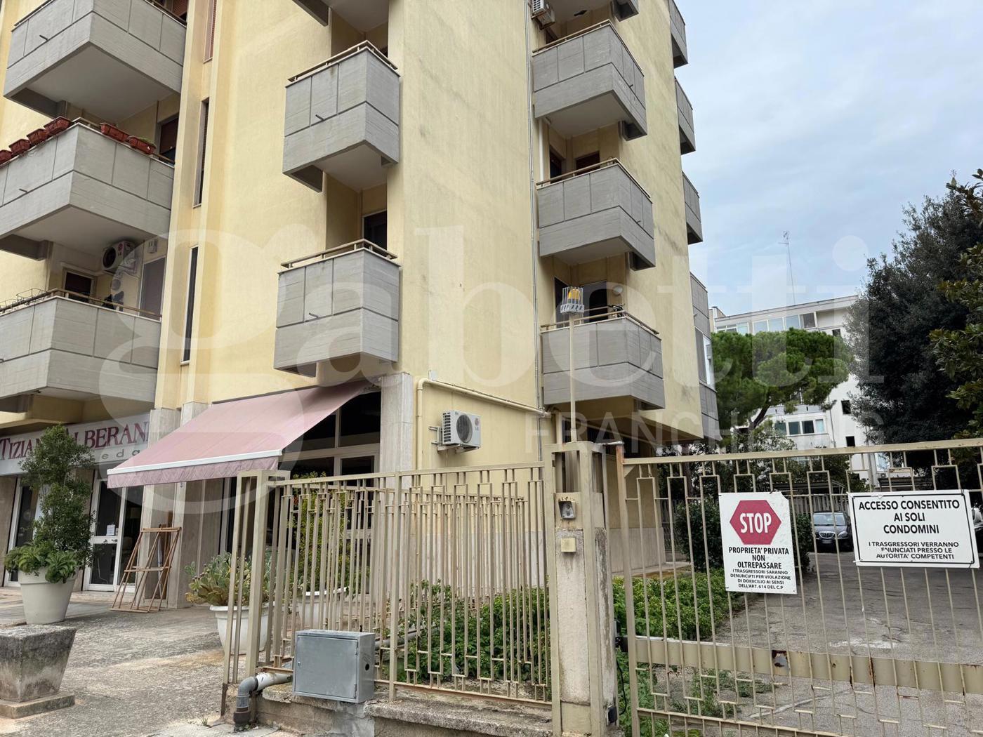 Box/Garage 30mq in vendita a Lecce