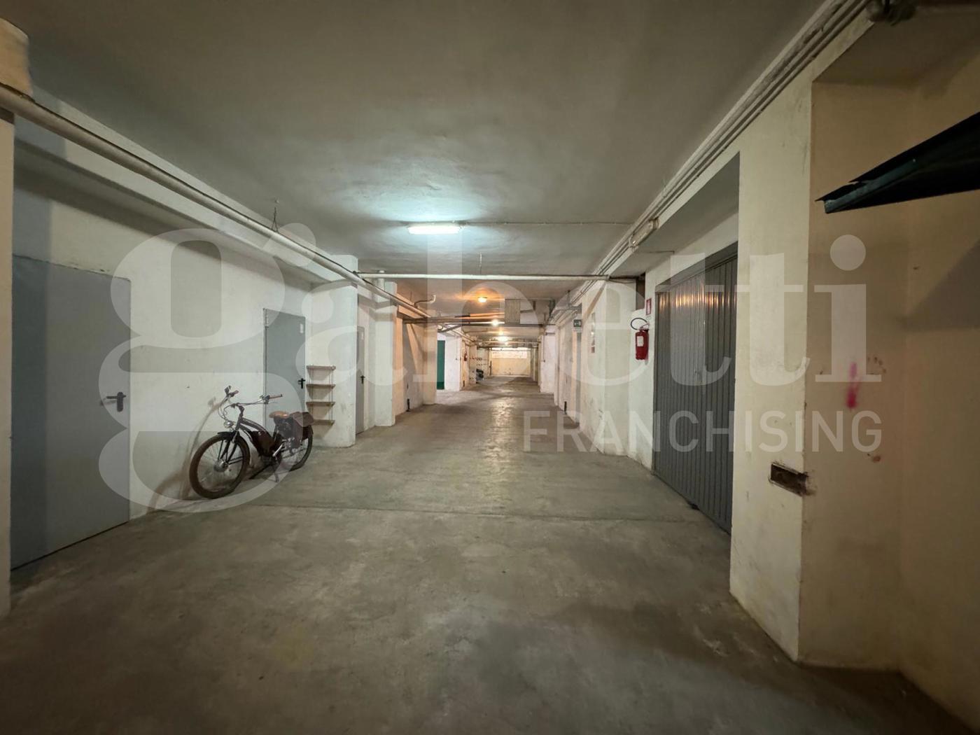 Box/Garage 30mq in vendita a Lecce