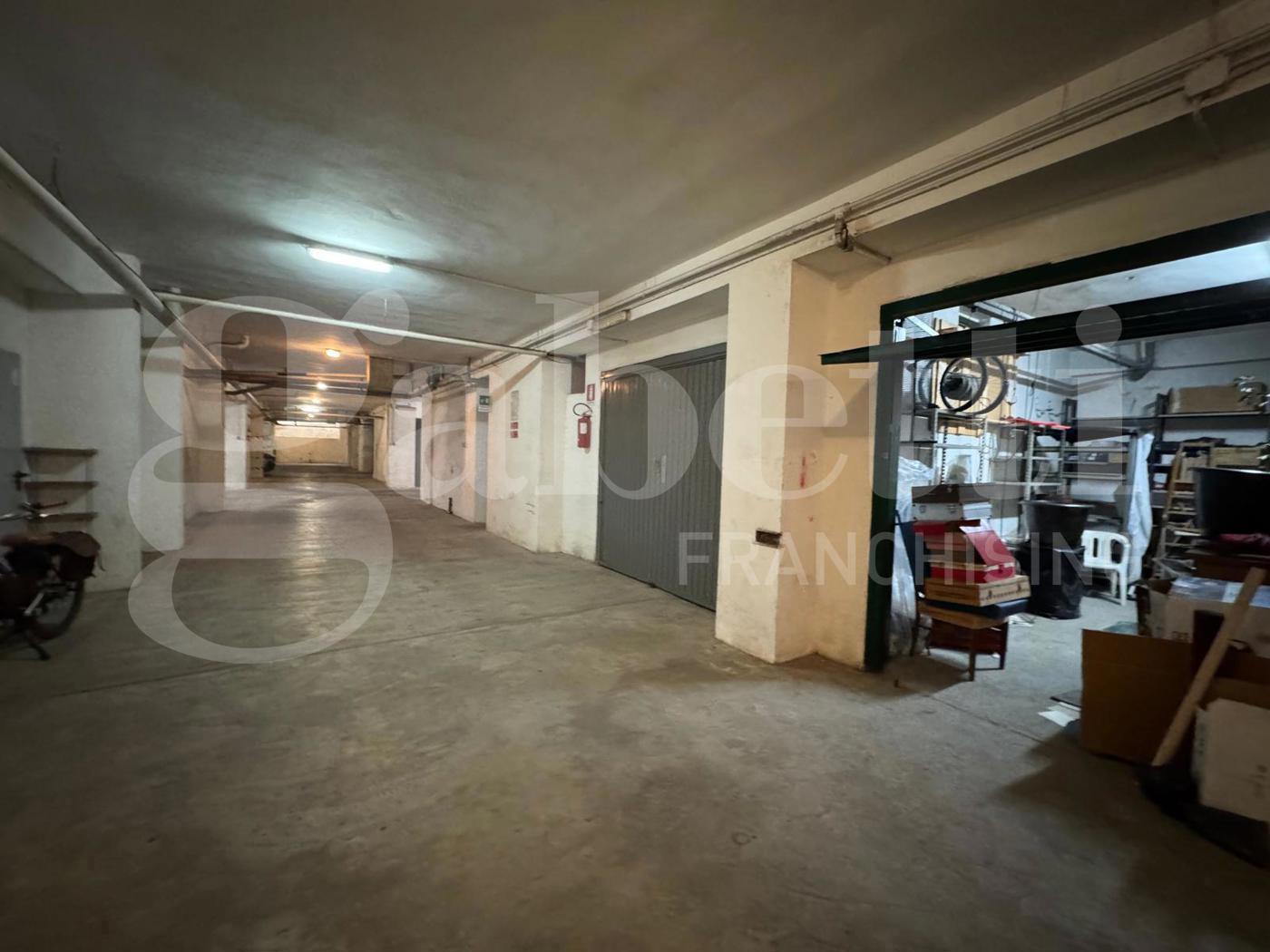 Box/Garage 30mq in vendita a Lecce