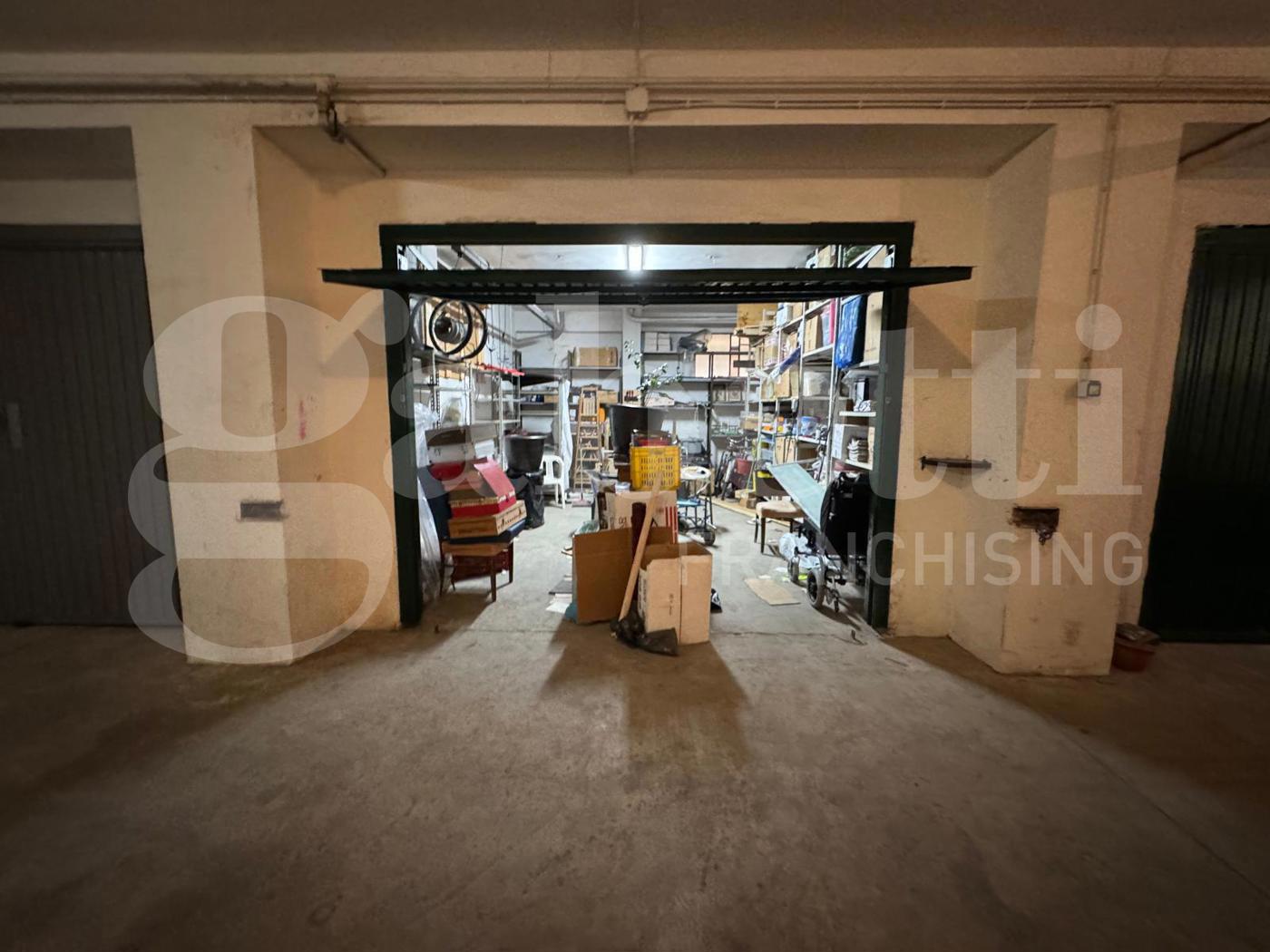 Box/Garage 30mq in vendita a Lecce