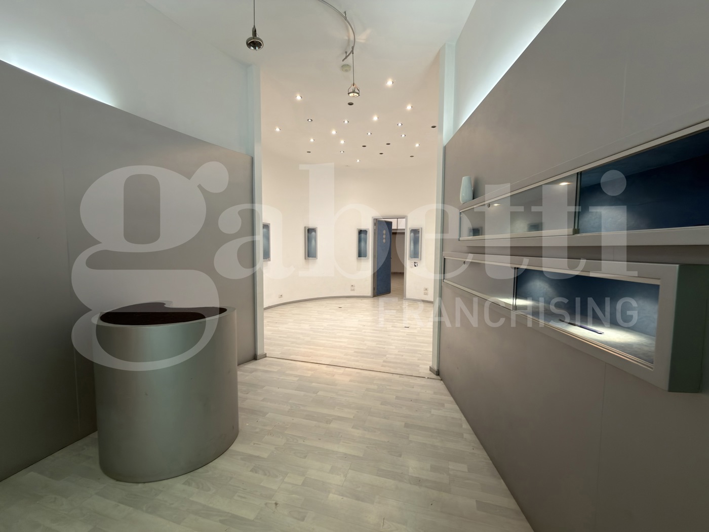 Negozio in affitto a Lecce