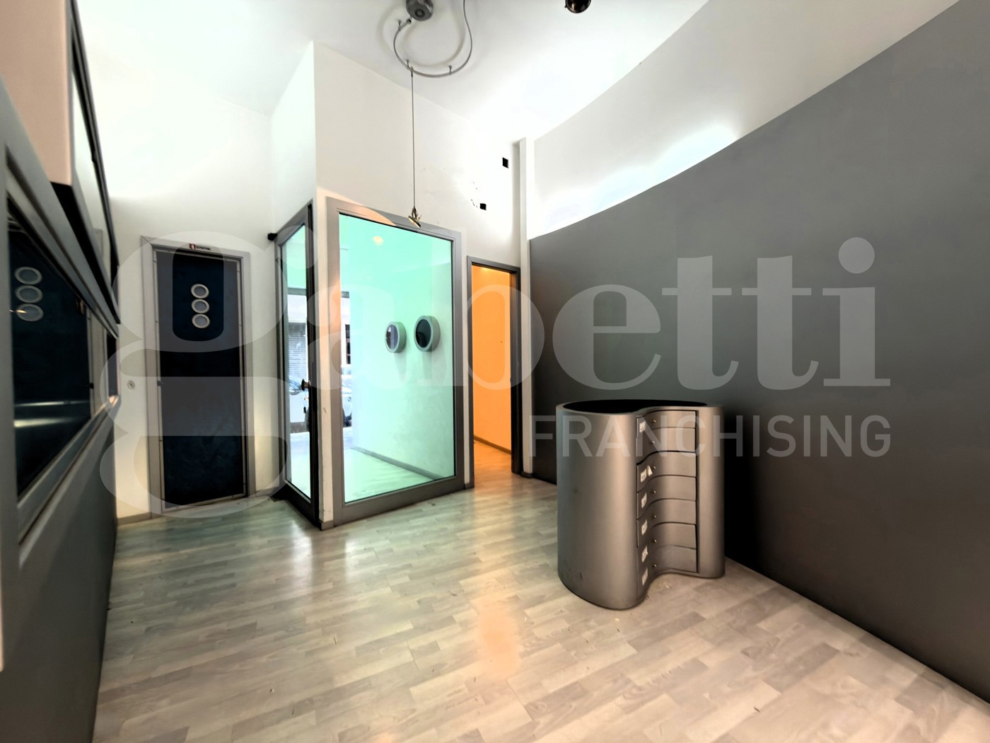 Negozio in affitto a Lecce