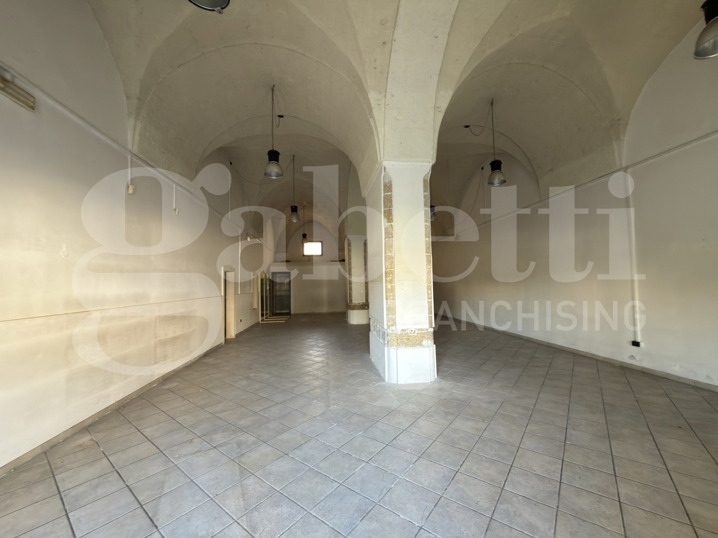 Negozio in vendita a Nard�