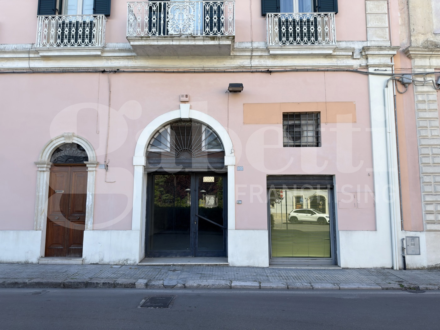 Negozio in vendita a Nard�