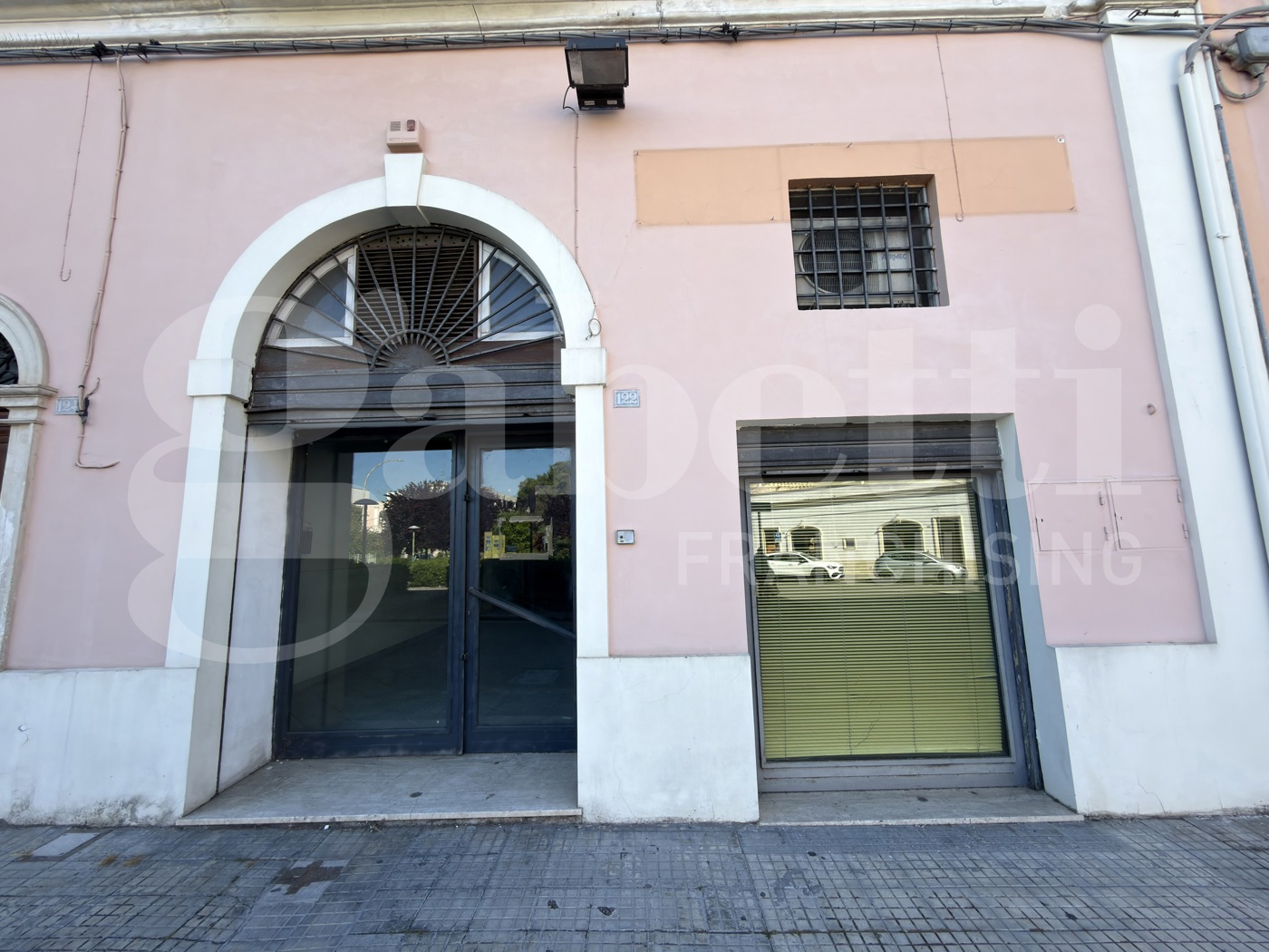 Negozio in vendita a Nard�