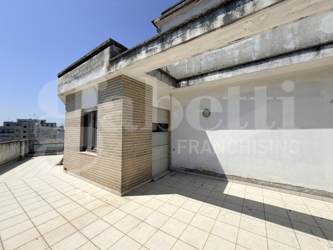 Attico da ristrutturare a Lecce