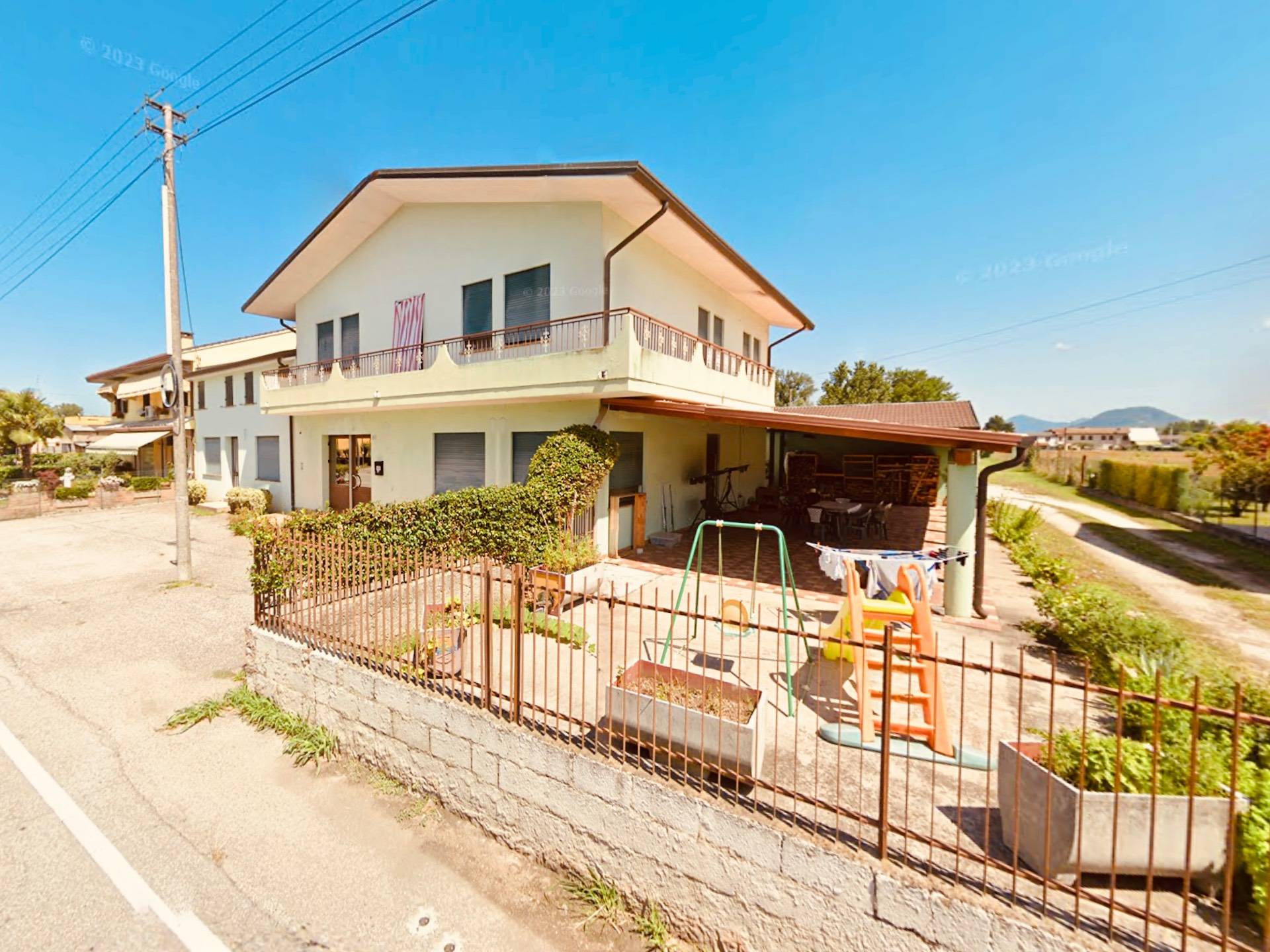 Casa indipendente con terrazzo a Borgo Veneto