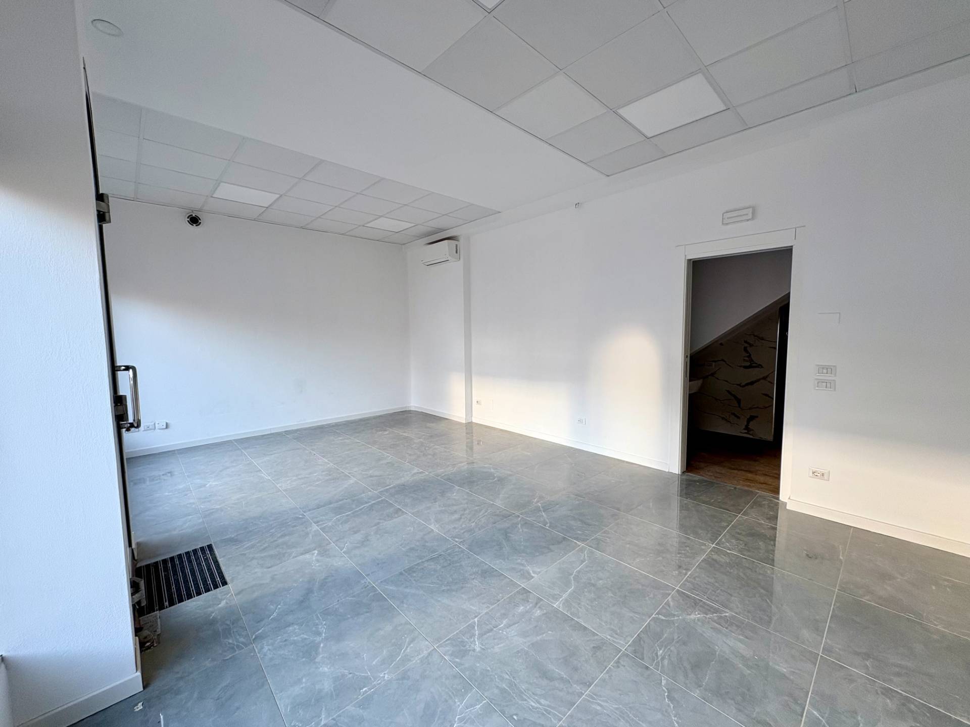 Negozio in affitto a Vicenza, Borgo Casale-V.le Trieste