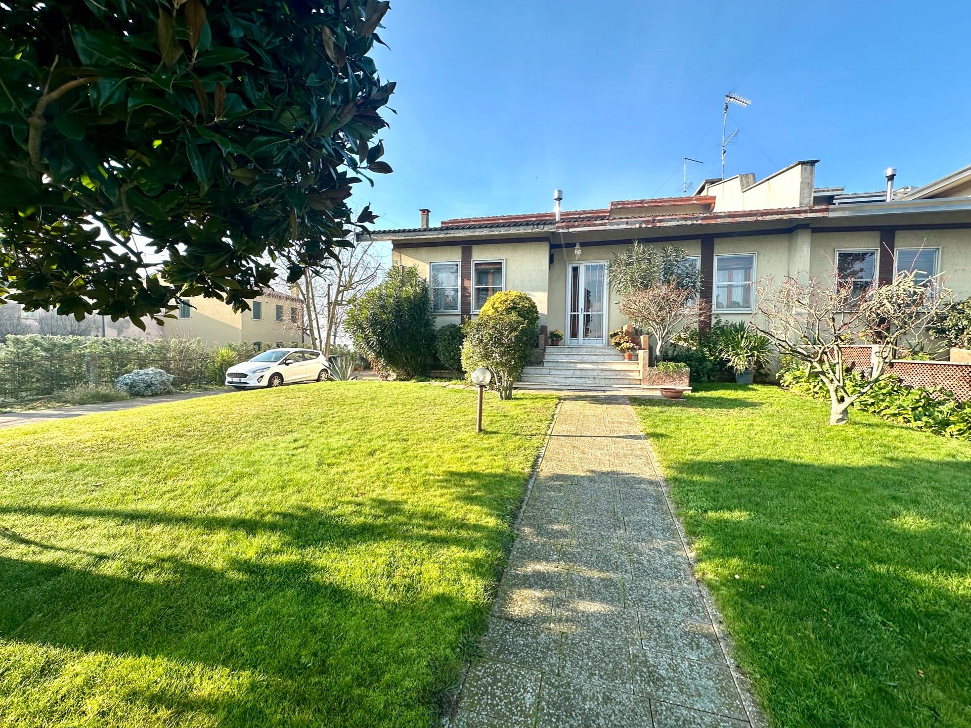 Villa bifamiliare in vendita a Noventa Vicentina