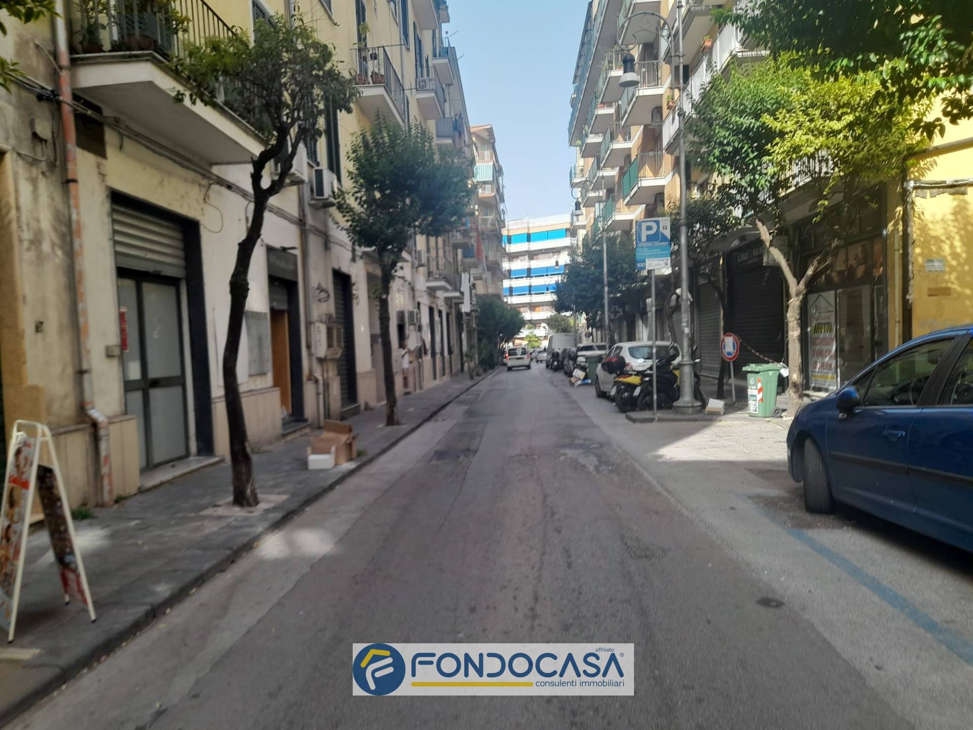 Locale commerciale in vendita a Salerno, Centro