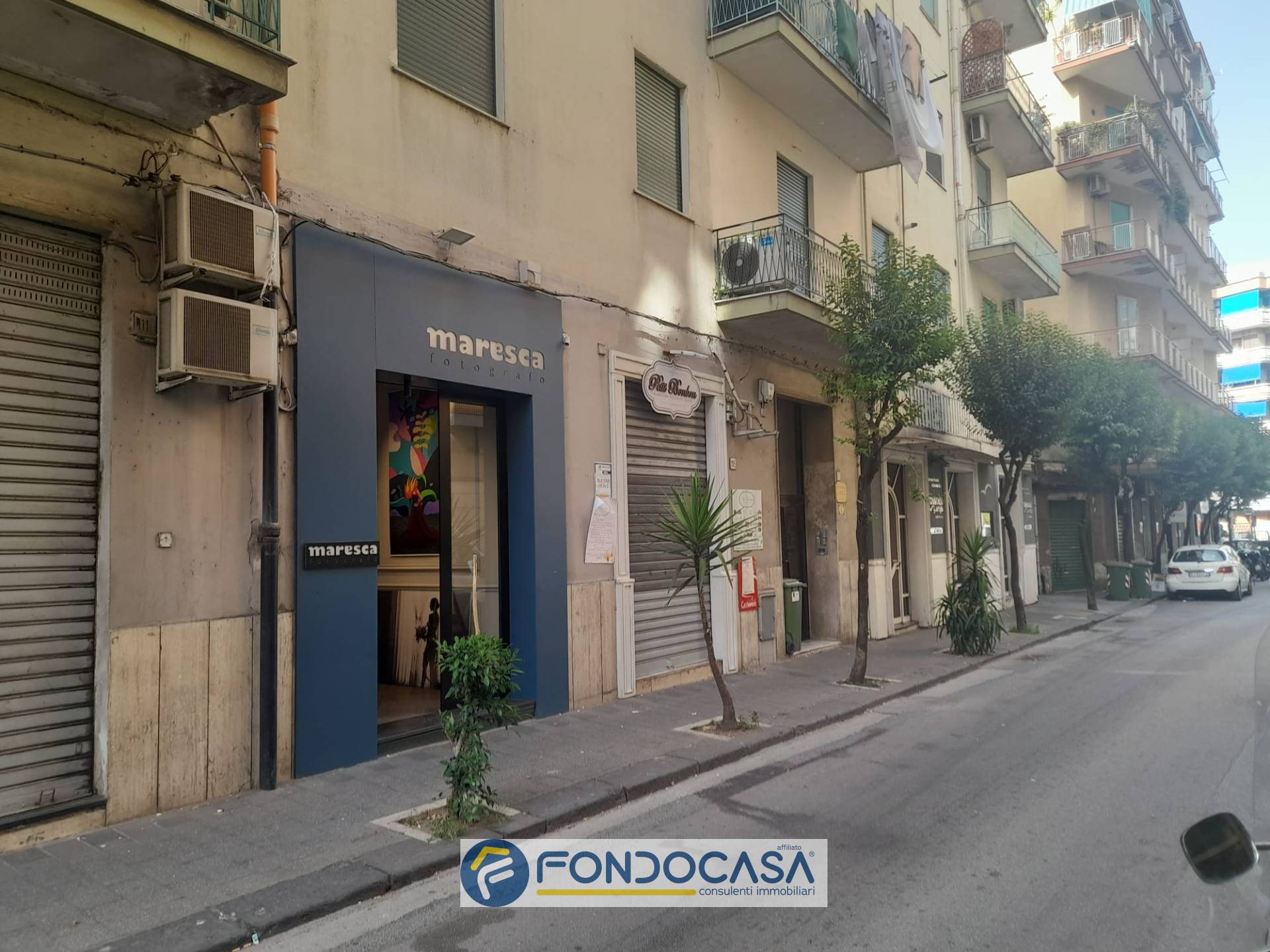 Locale commerciale in vendita a Salerno, Centro