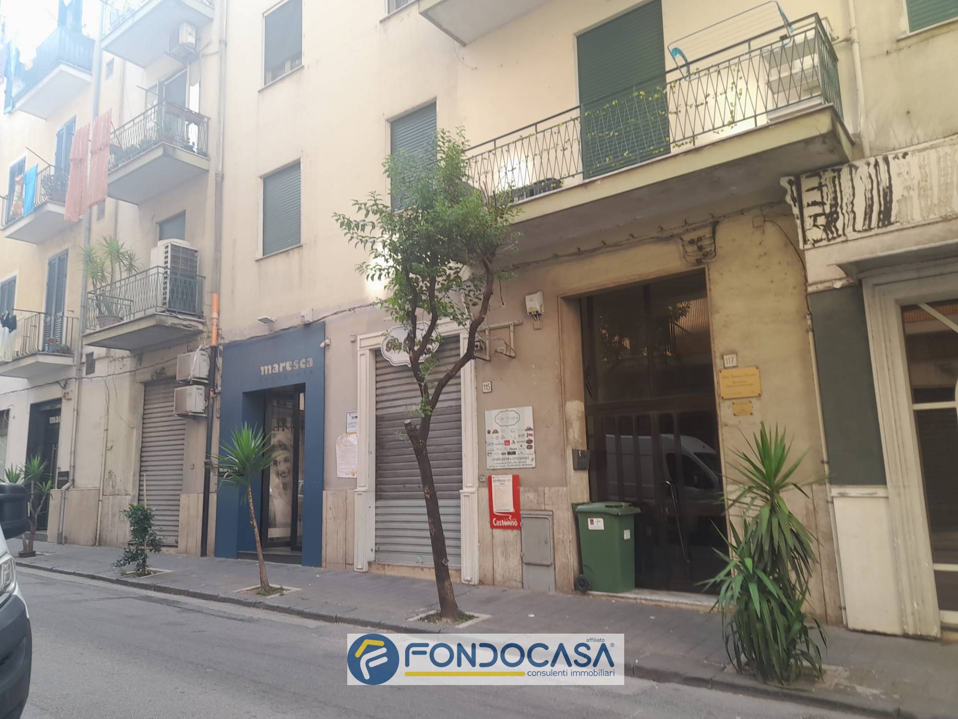 Locale commerciale in vendita a Salerno, Centro