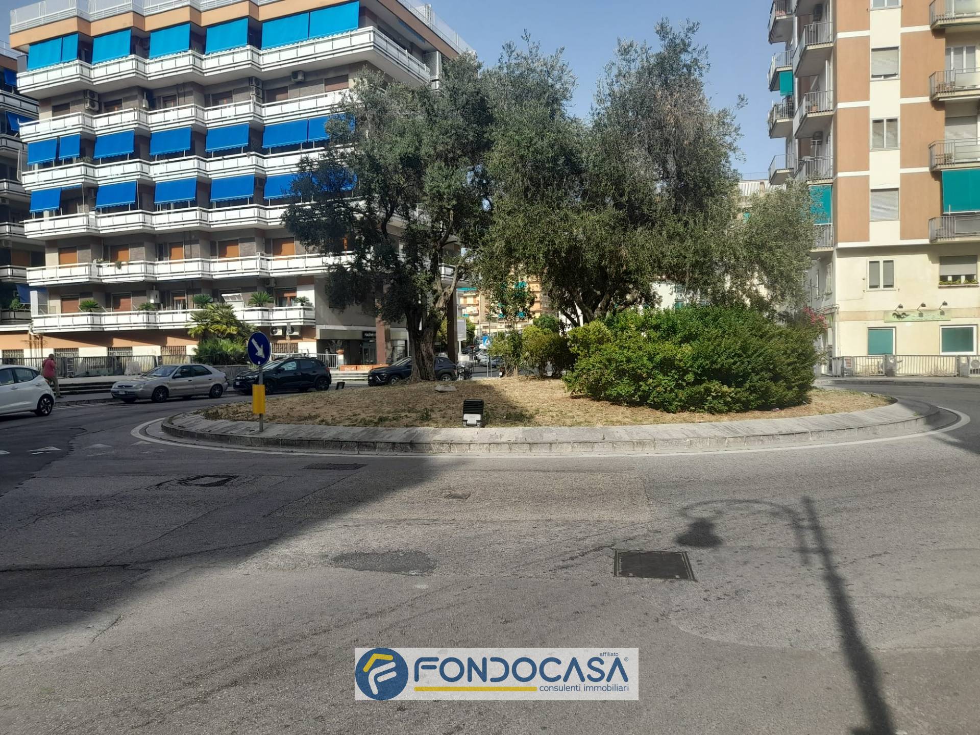 Locale commerciale in vendita a Salerno, Centro
