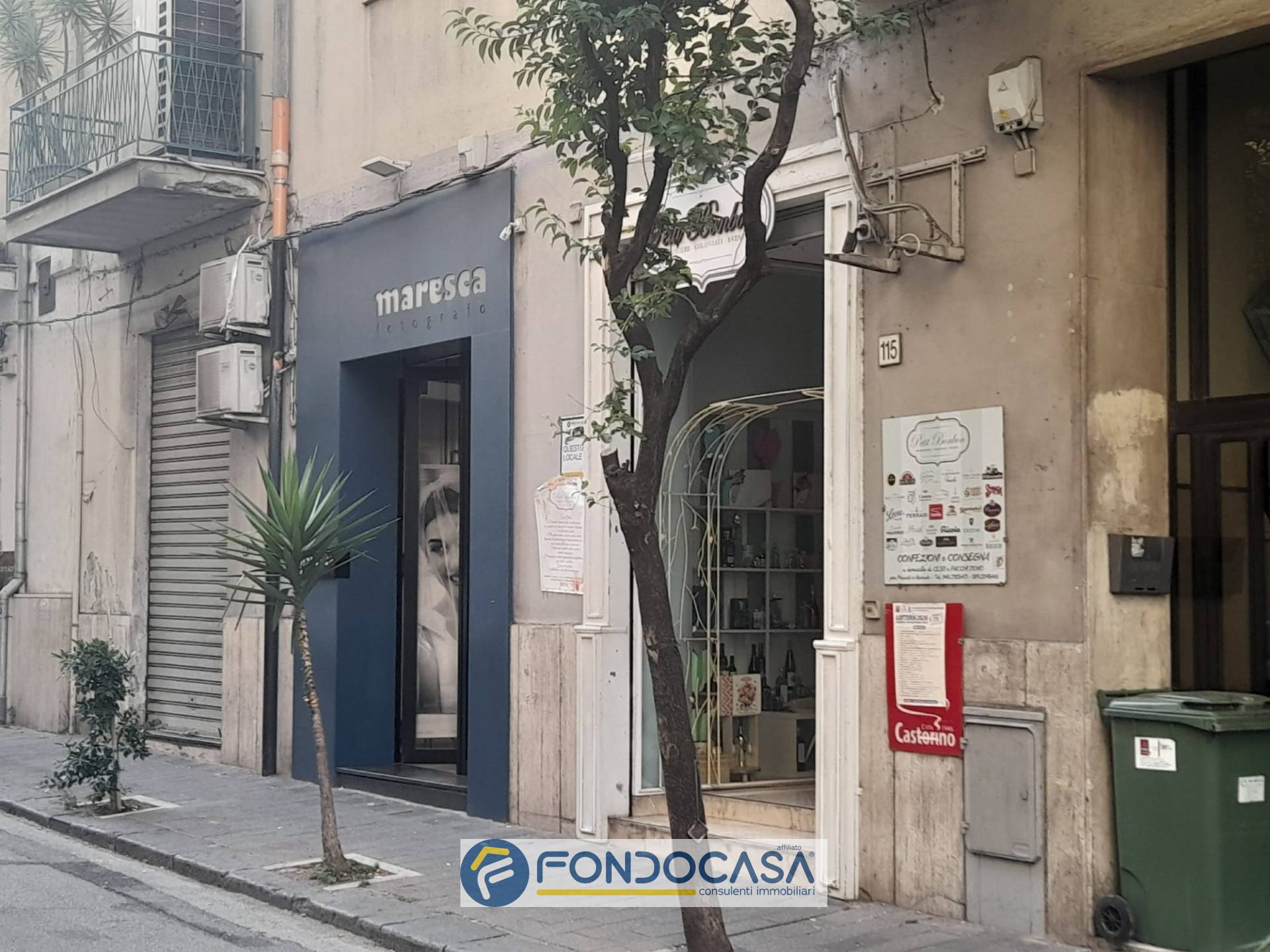 Locale commerciale in vendita a Salerno, Centro