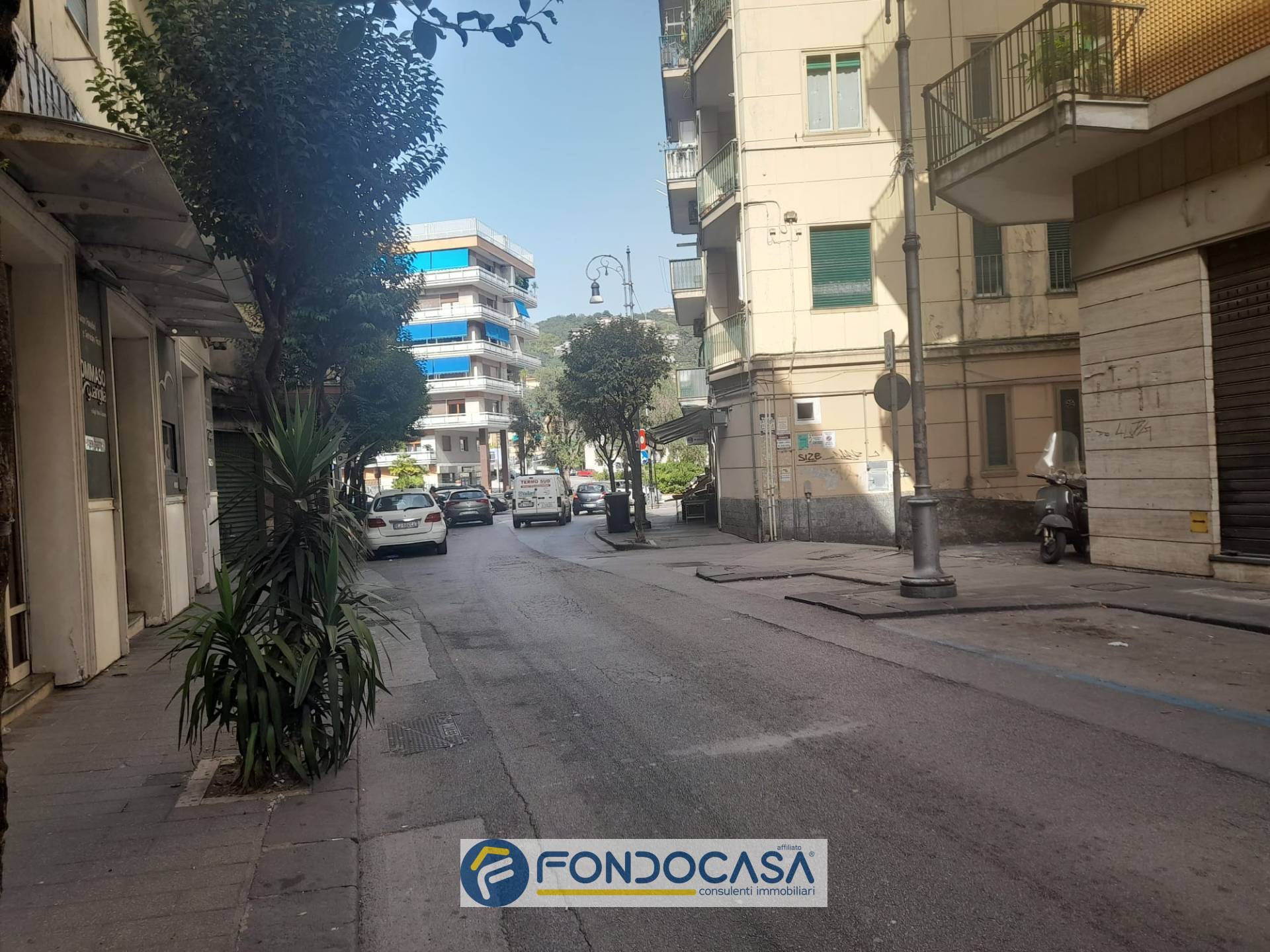 Locale commerciale in vendita a Salerno, Centro