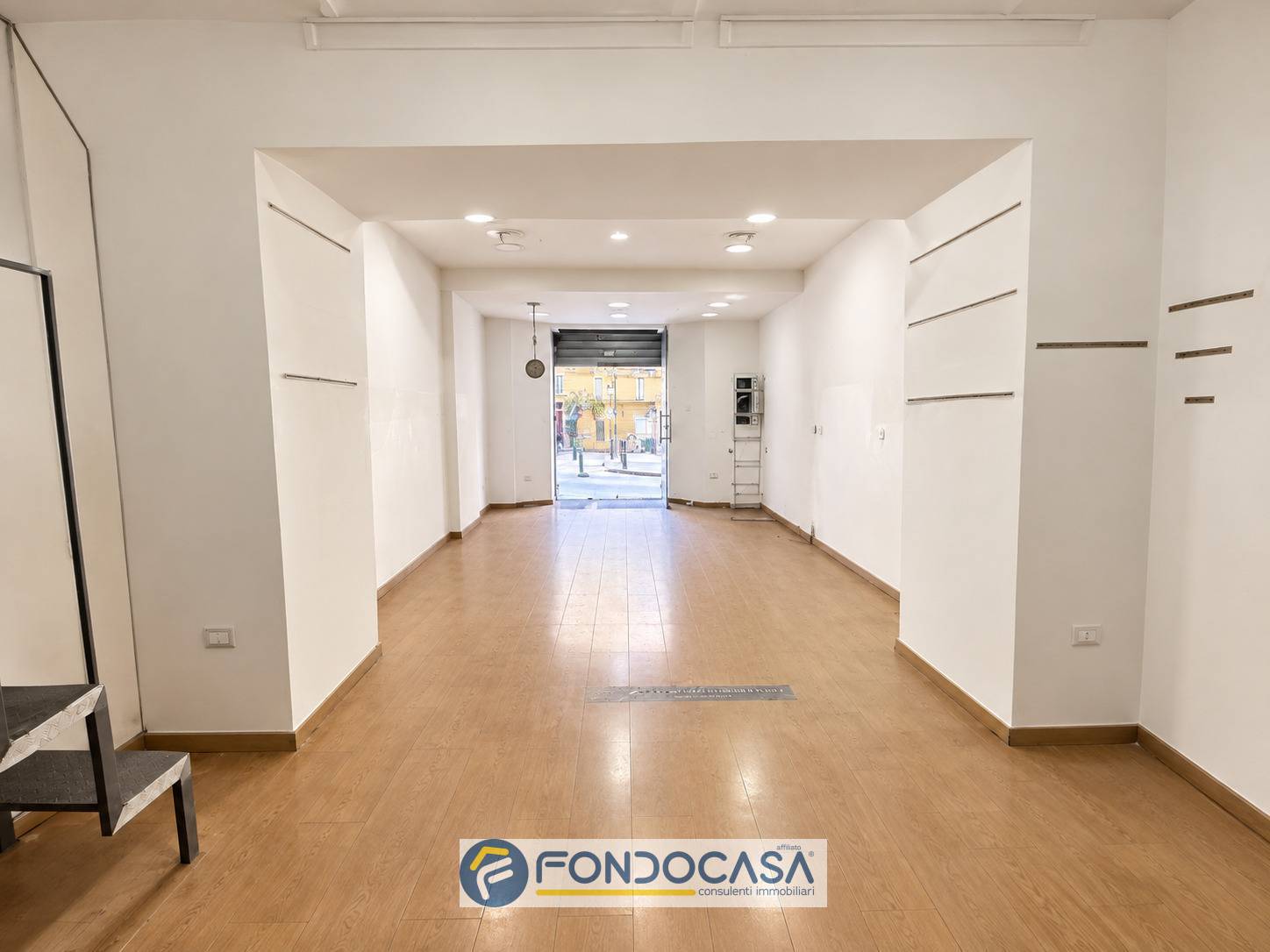 Locale commerciale in vendita a Salerno