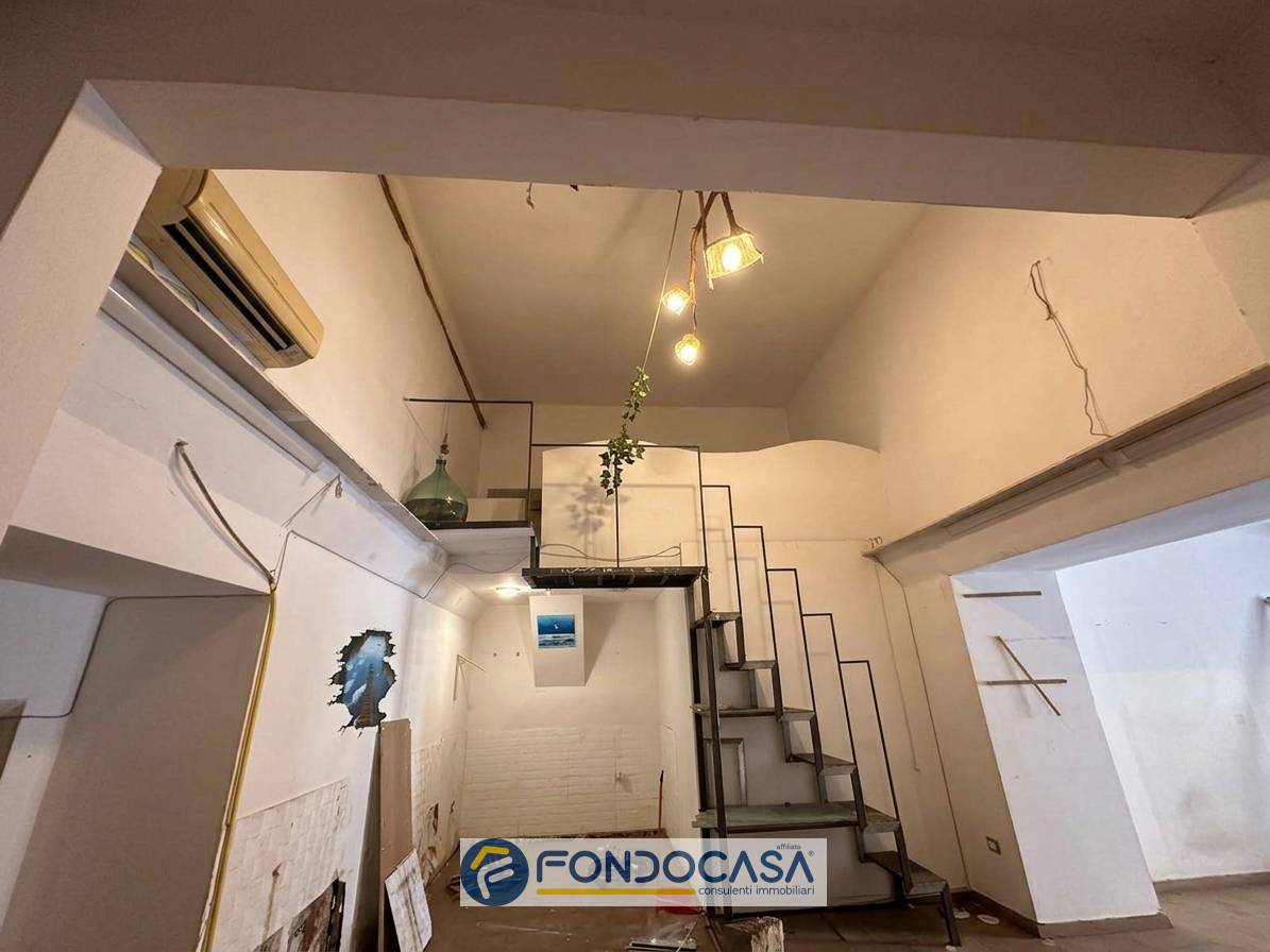 Locale commerciale in vendita a Salerno