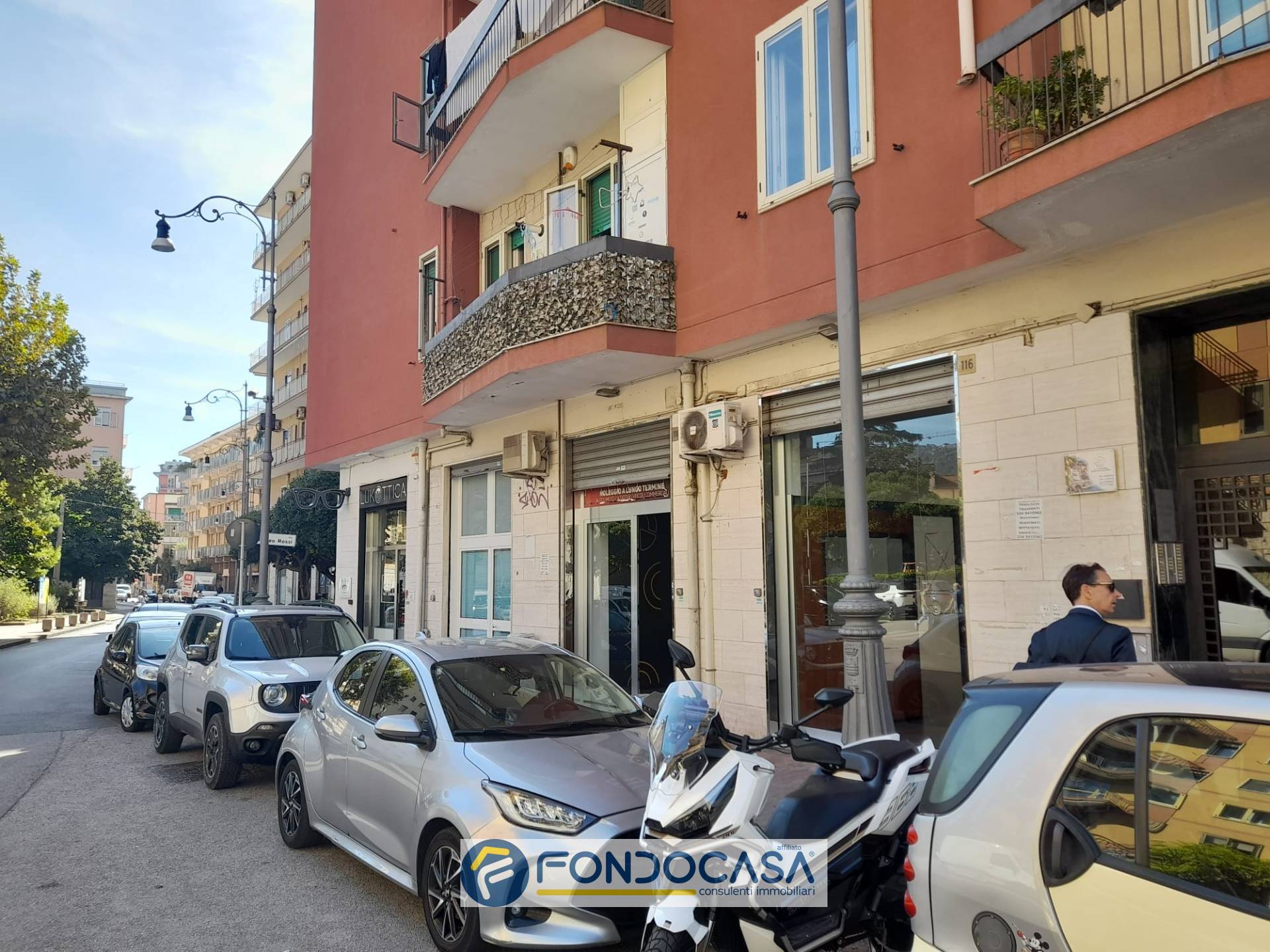 Locale commerciale in affitto a Salerno, TORRIONE