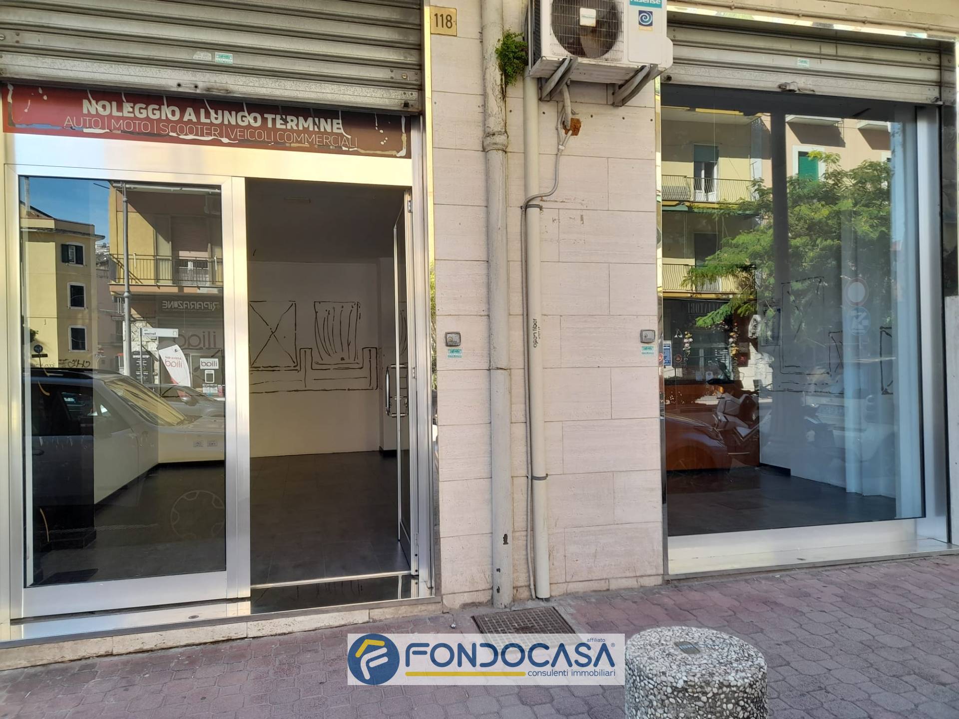 Locale commerciale in affitto a Salerno, TORRIONE