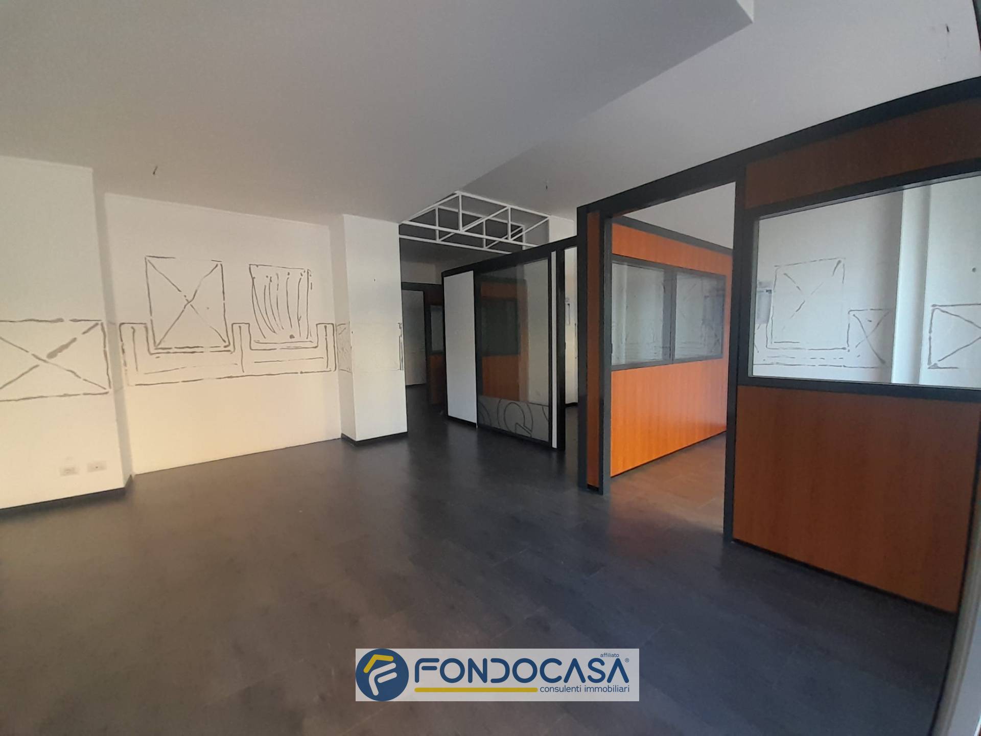 Locale commerciale in affitto a Salerno, TORRIONE
