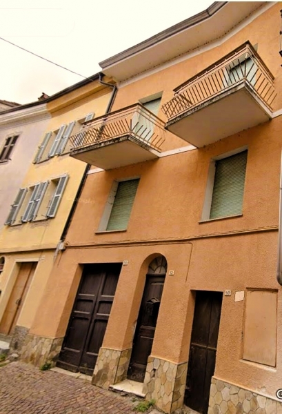 Casa indipendente con giardino a Garessio