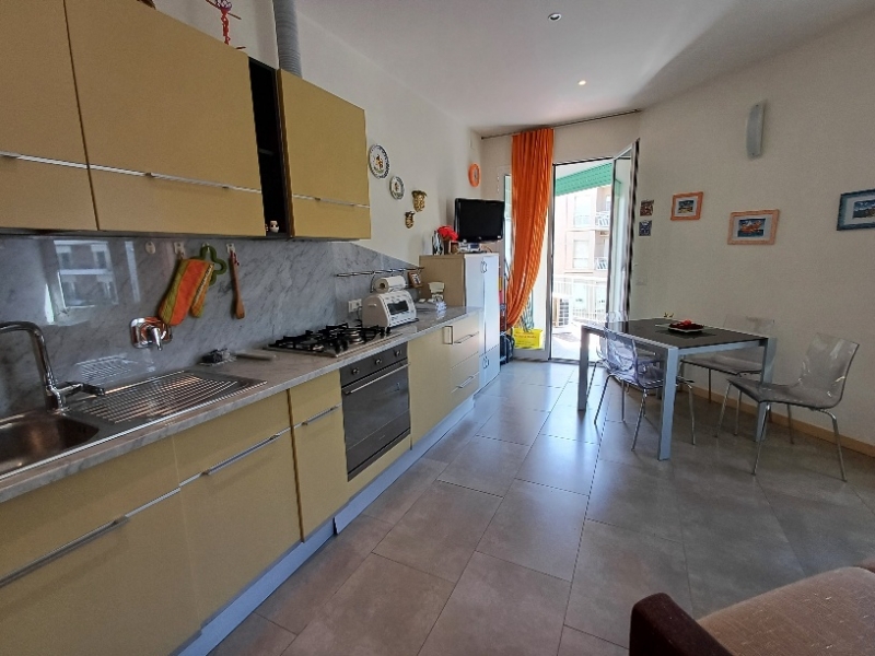 Bilocale arredato in affitto a Alassio