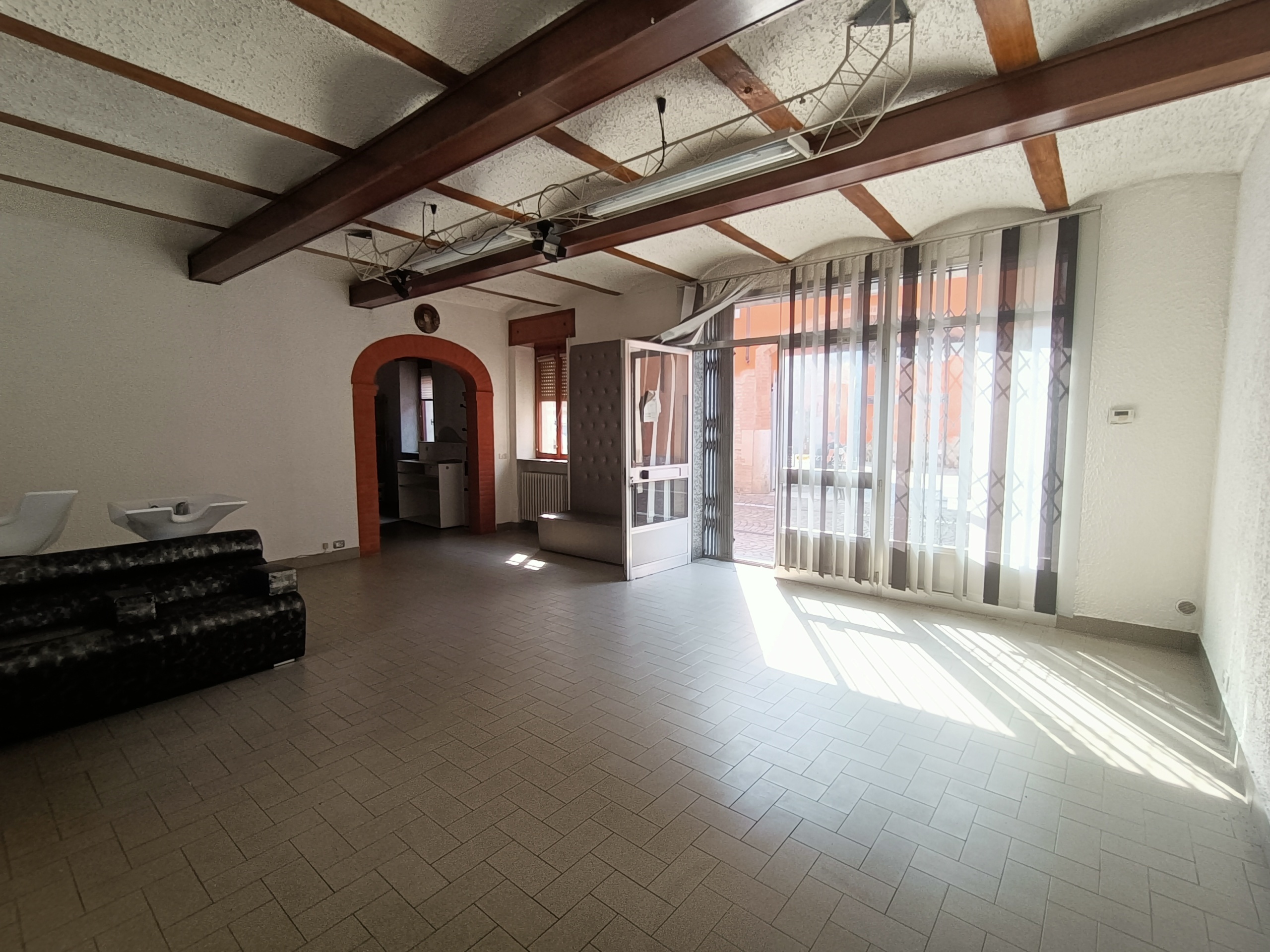 Locale commerciale in vendita in via giovanni capra, Pontenure