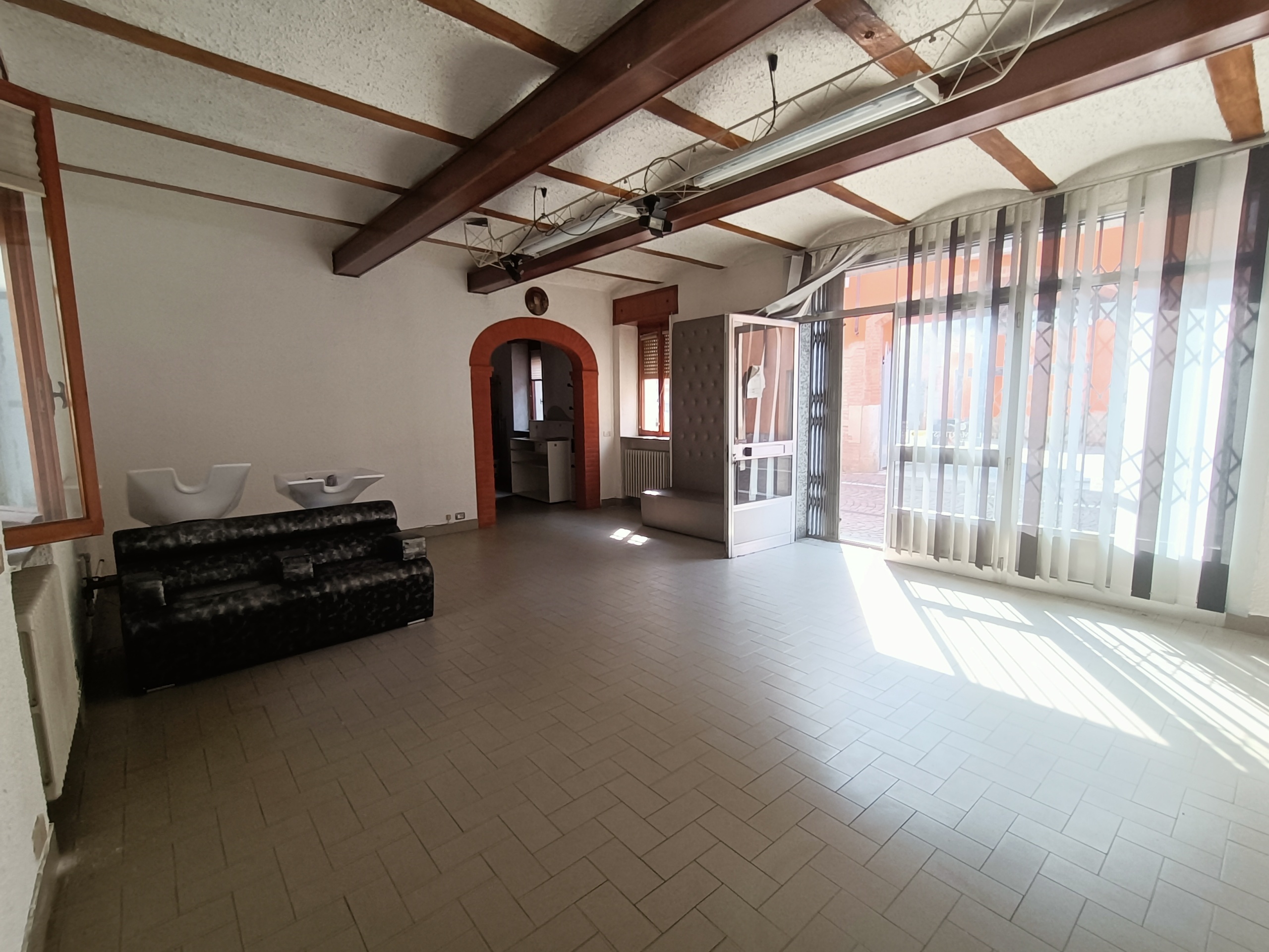 Locale commerciale in vendita in via giovanni capra, Pontenure