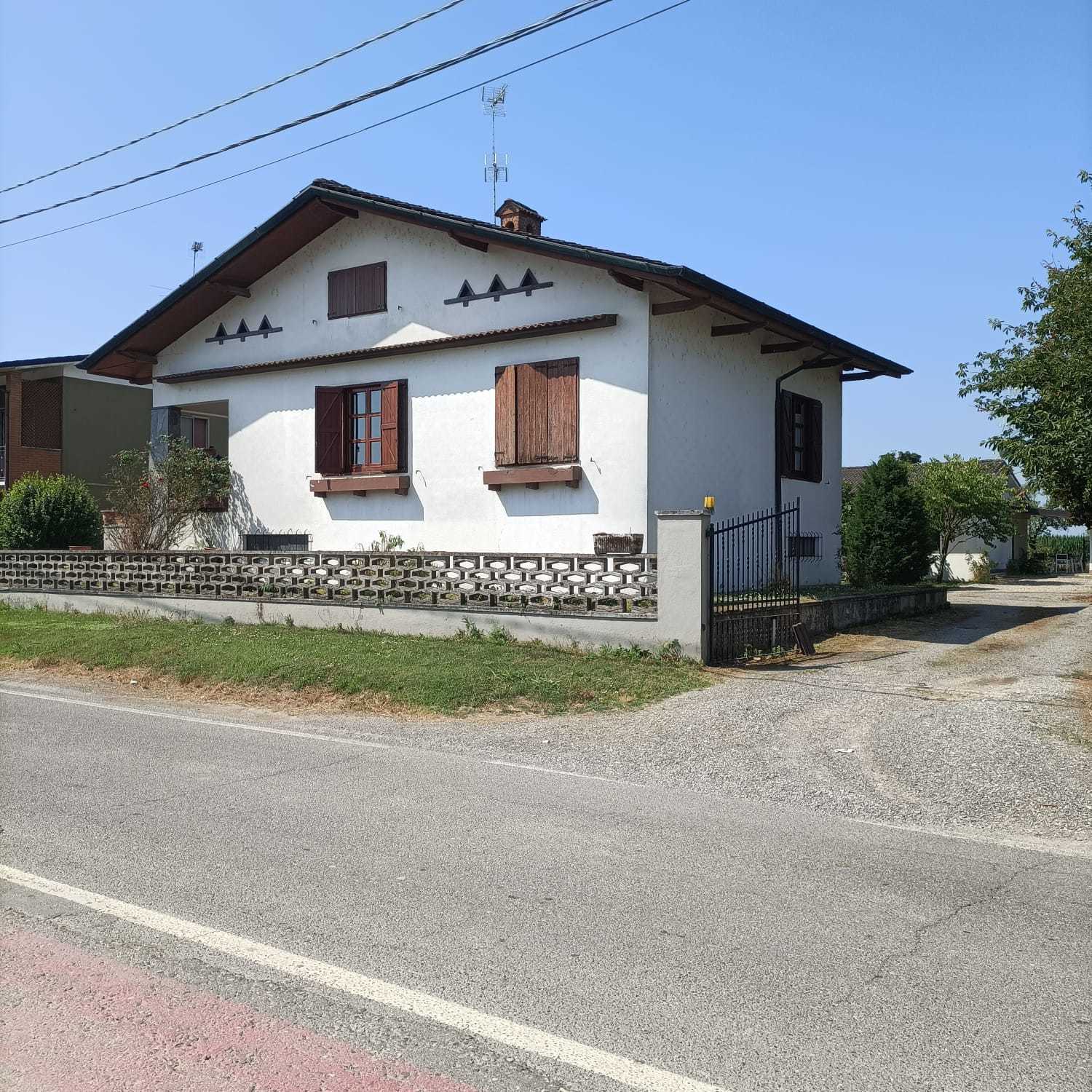 Casa indipendente con box doppio in via monticelli, Badia Pavese