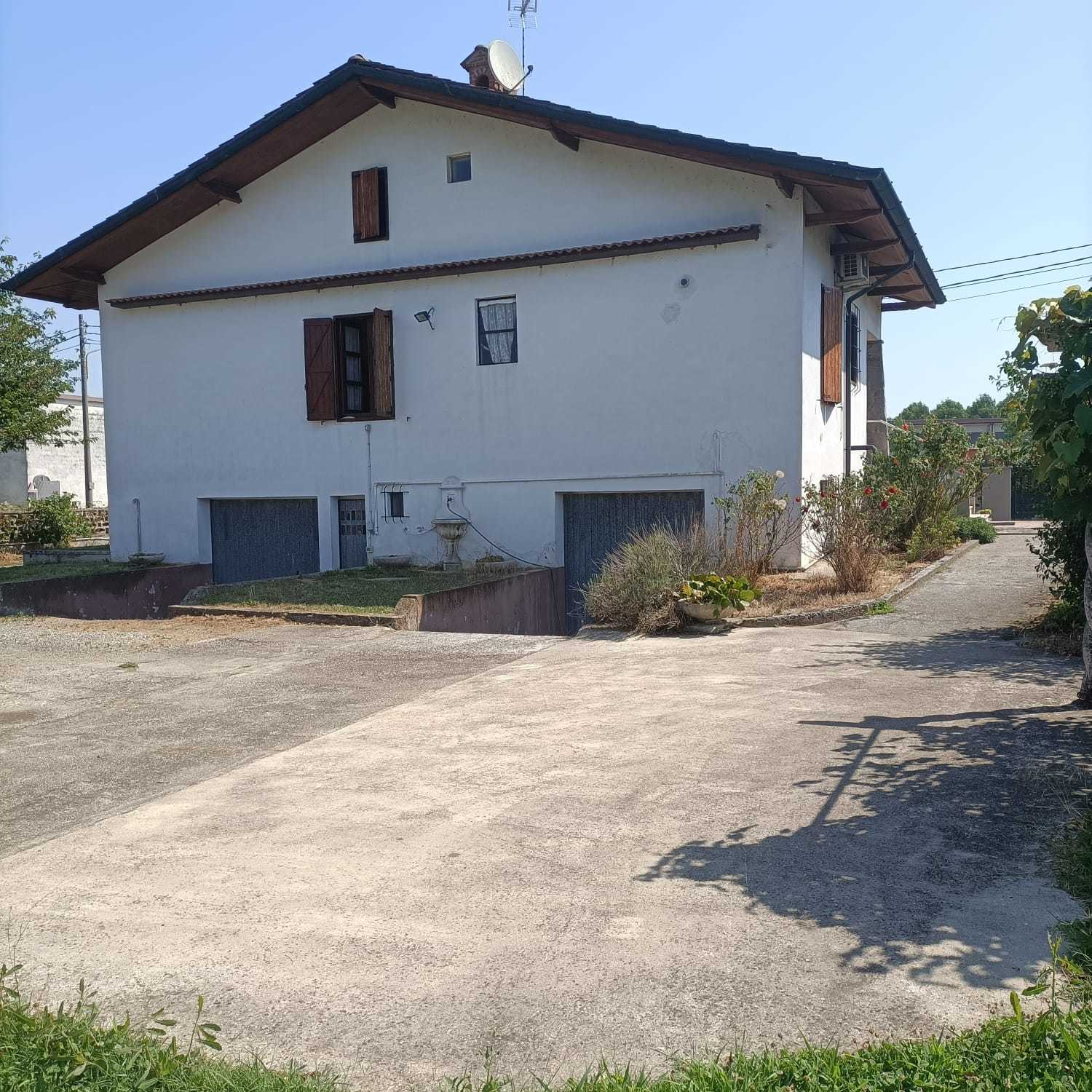 Casa indipendente con box doppio in via monticelli, Badia Pavese