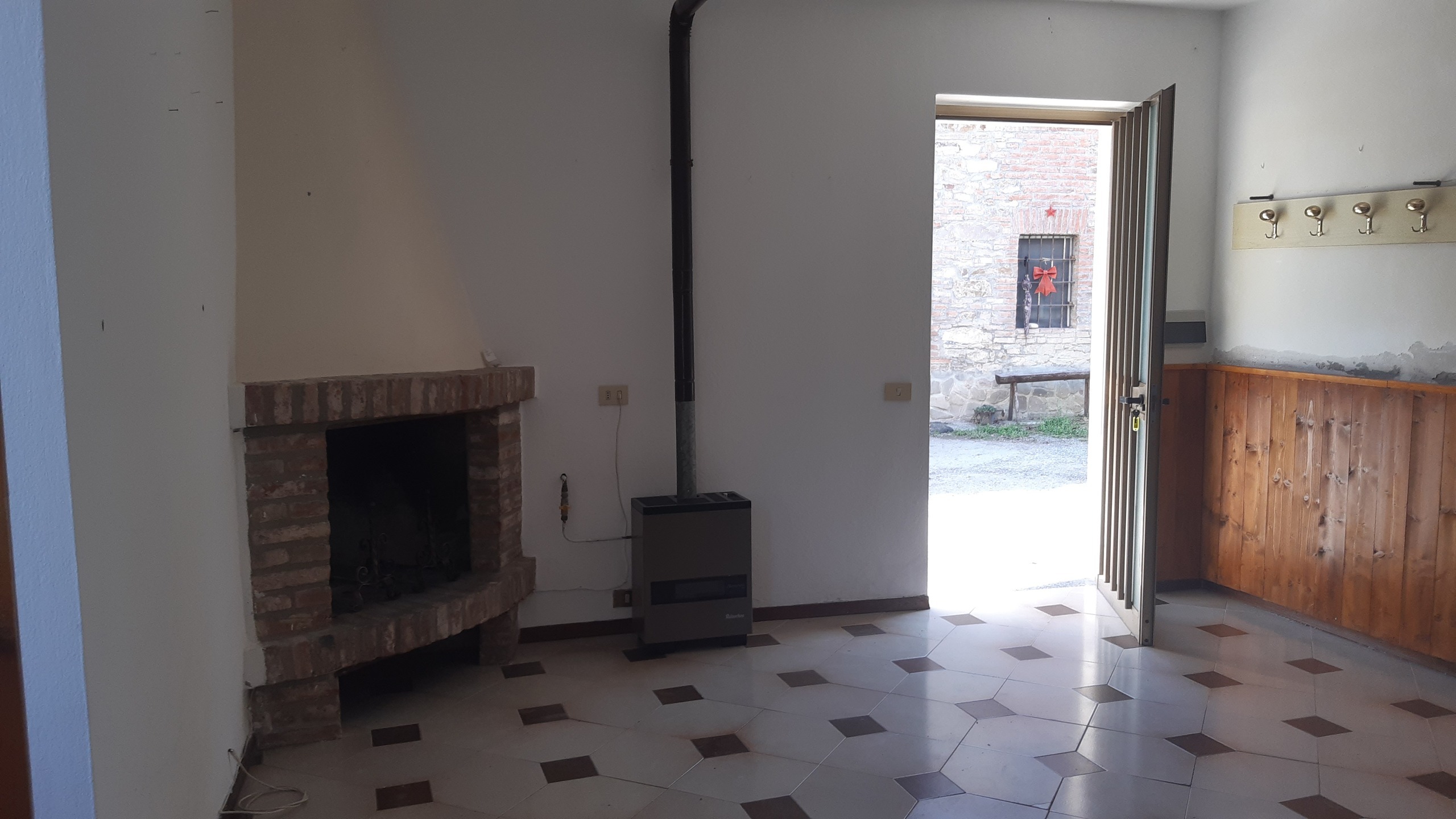 Casa indipendente da ristrutturare in localit� bilegno, Pianello Val Tidone