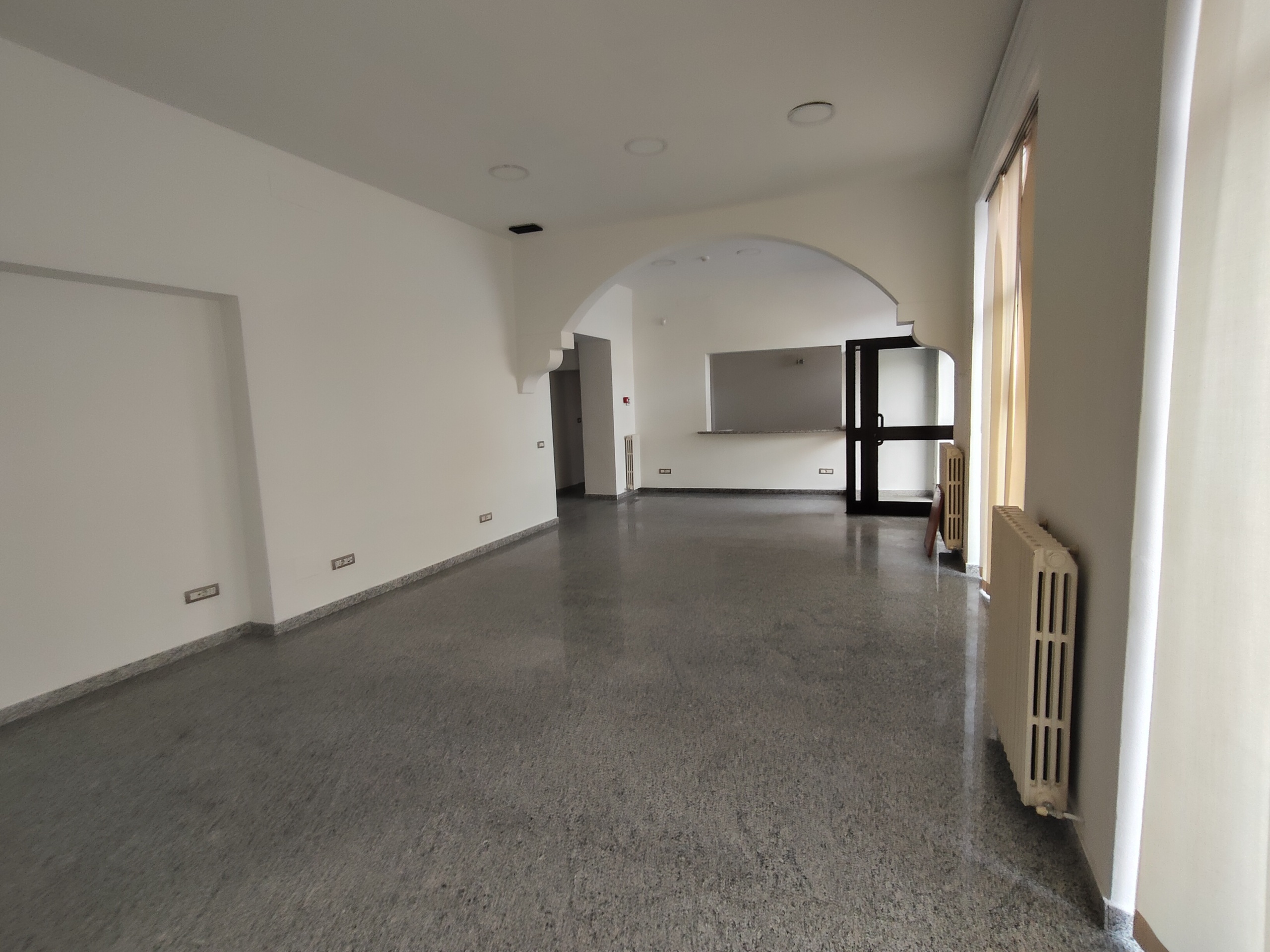 Locale commerciale in affitto in piazza xx settembre, Castel San Giovanni