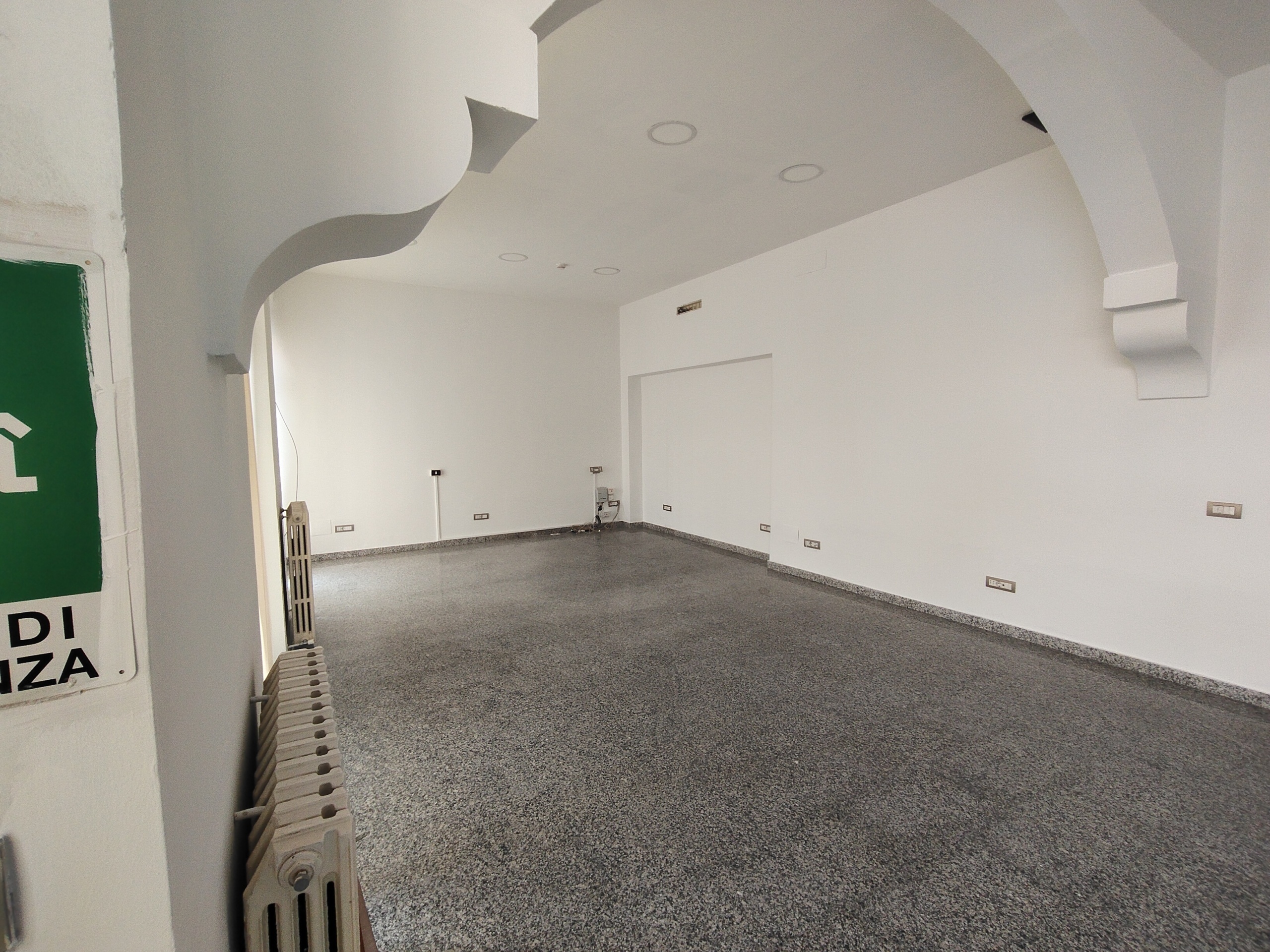 Locale commerciale in affitto in piazza xx settembre, Castel San Giovanni