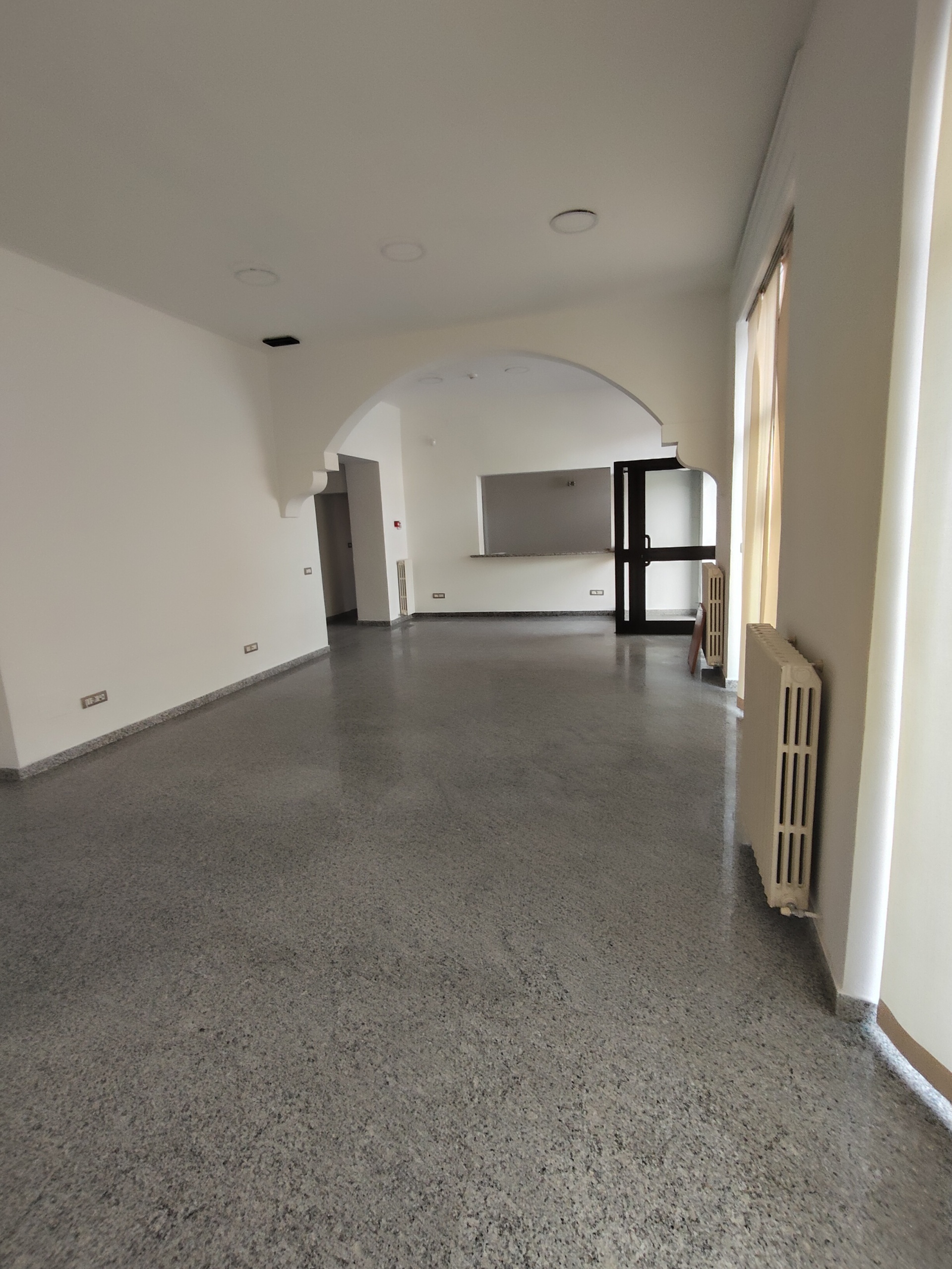 Locale commerciale in affitto in piazza xx settembre, Castel San Giovanni