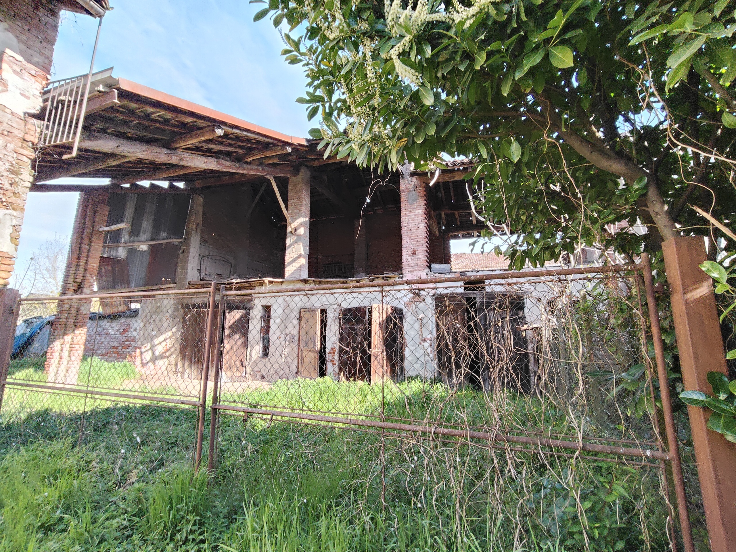 Casa indipendente da ristrutturare in centro, Pieve Porto Morone