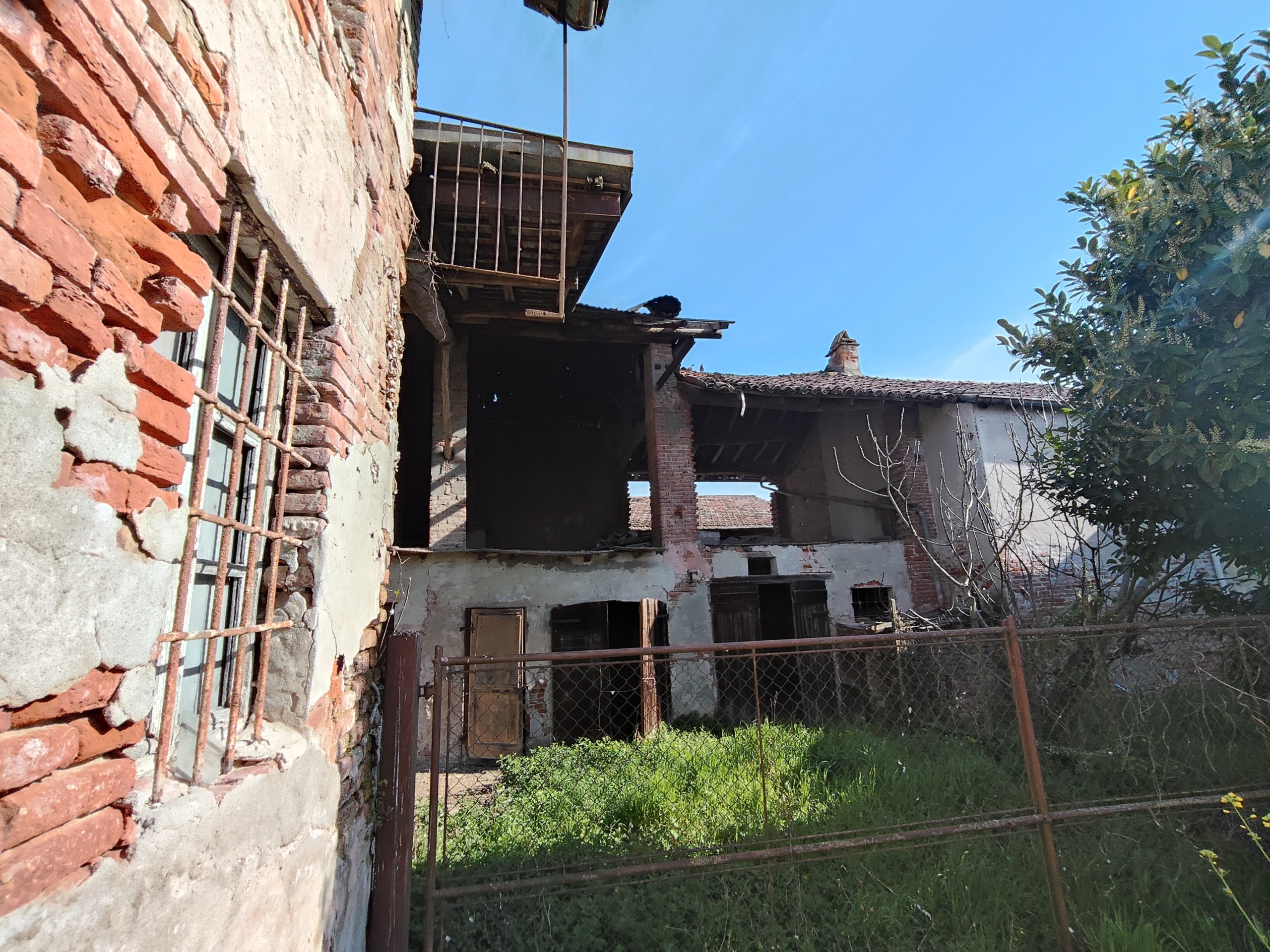 Casa indipendente da ristrutturare in centro, Pieve Porto Morone