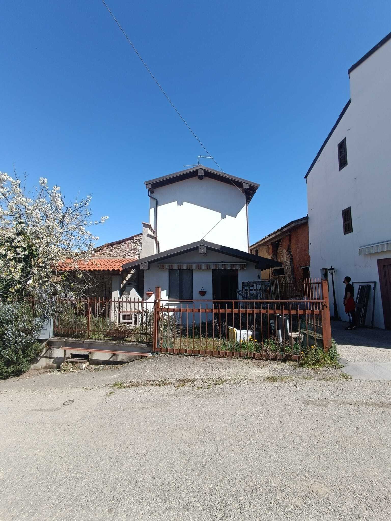 Casa indipendente con giardino in localit� case piccioni 53, Ziano Piacentino