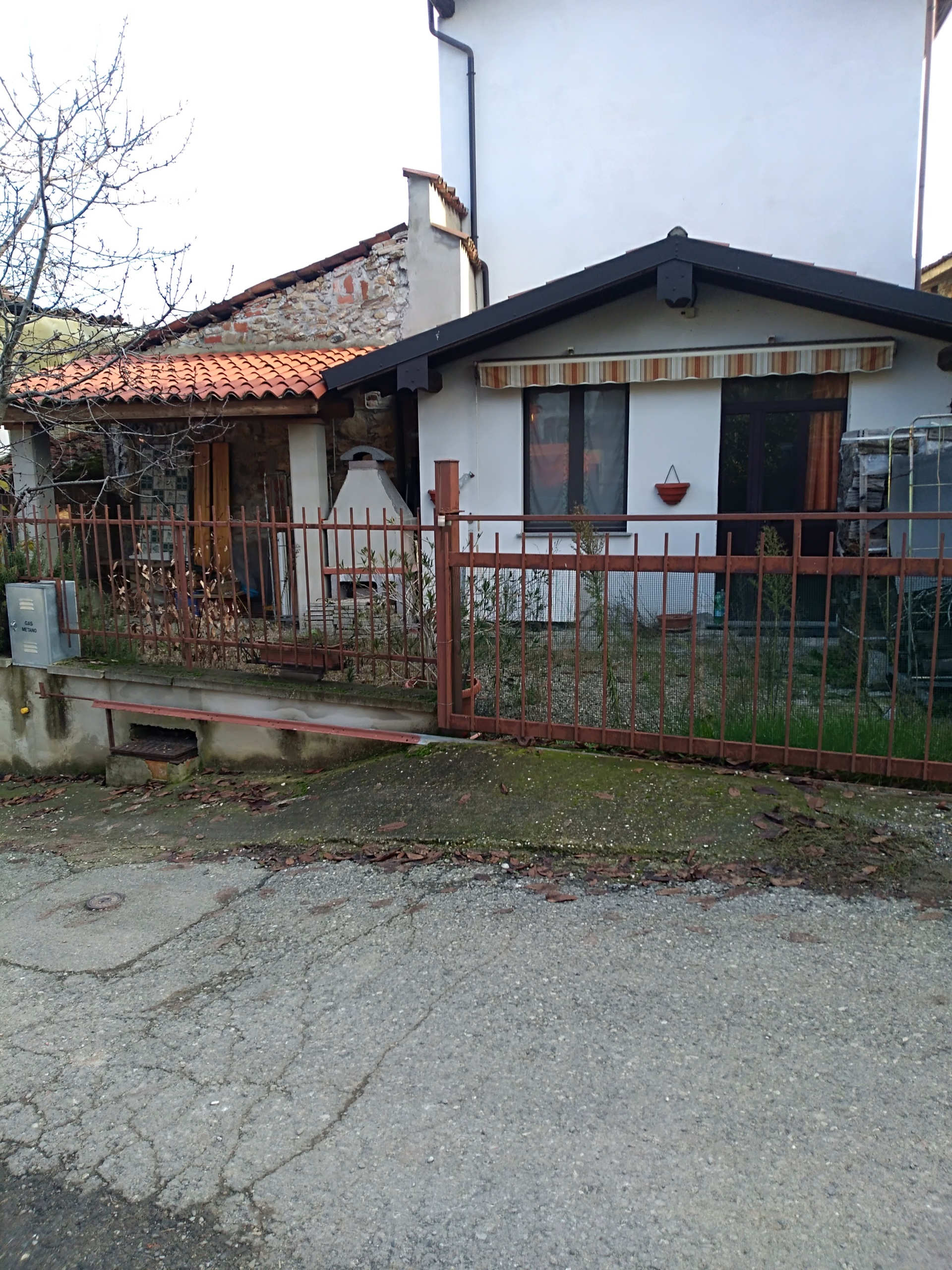 Casa indipendente con giardino in localit� case piccioni 53, Ziano Piacentino