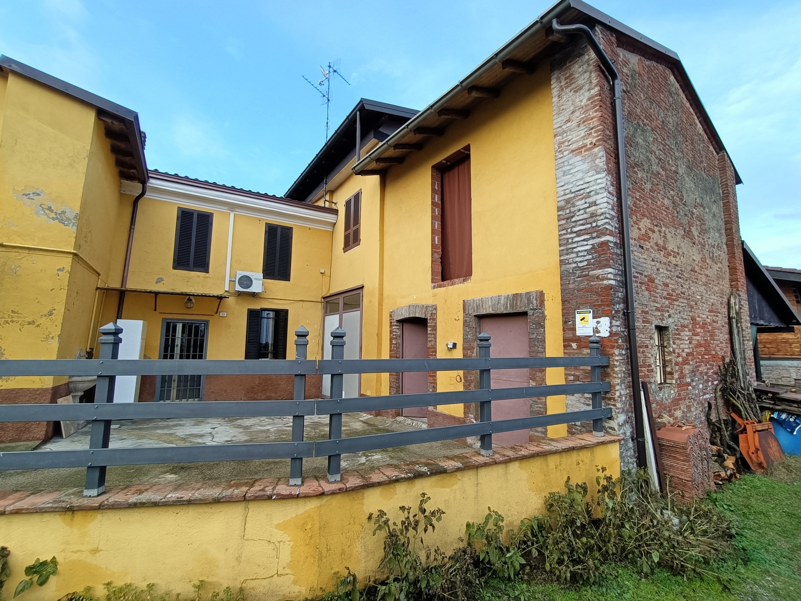 Casa indipendente con box doppio in via della costa rosa, Castel San Giovanni