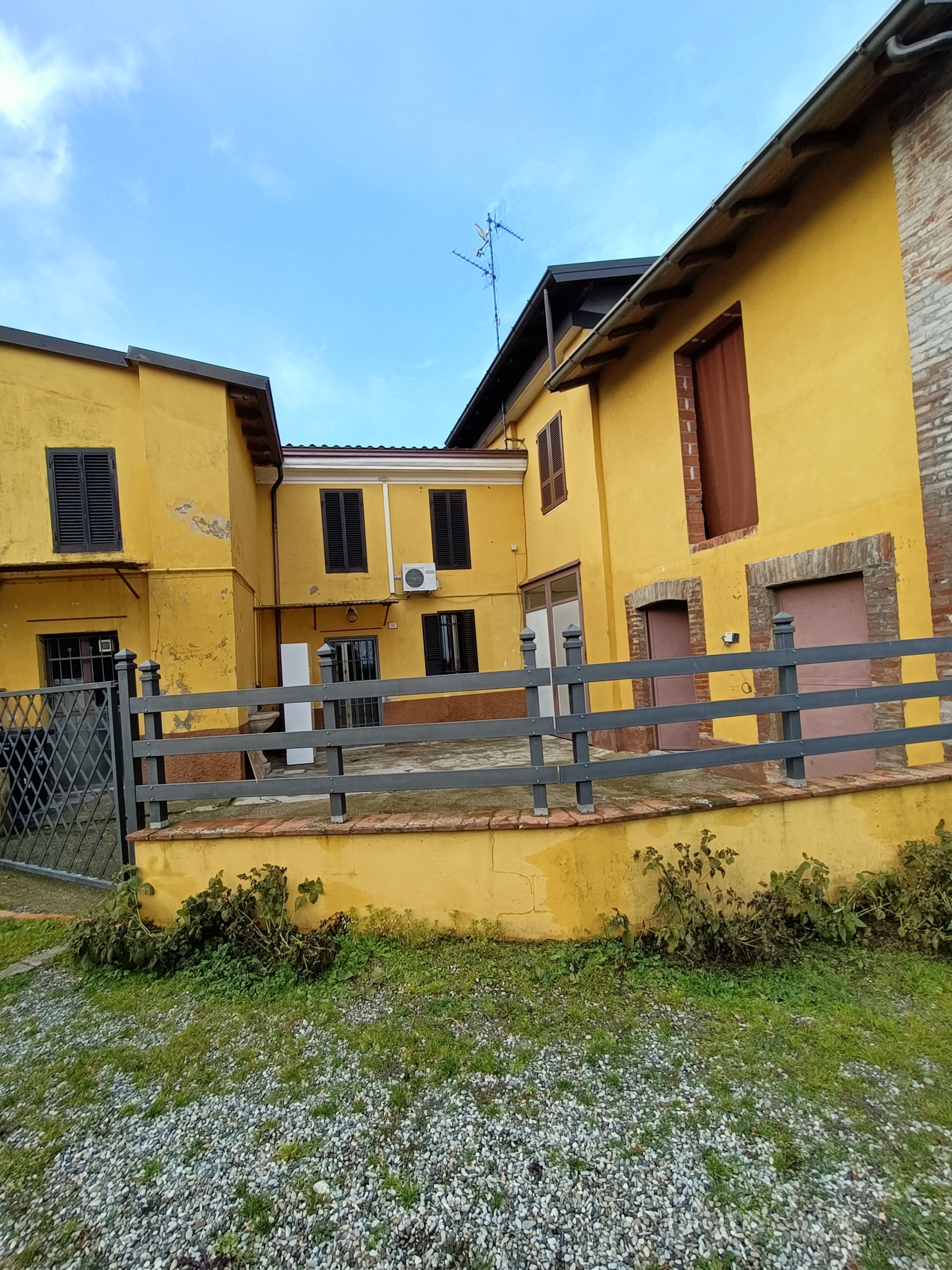 Casa indipendente con box doppio in via della costa rosa, Castel San Giovanni