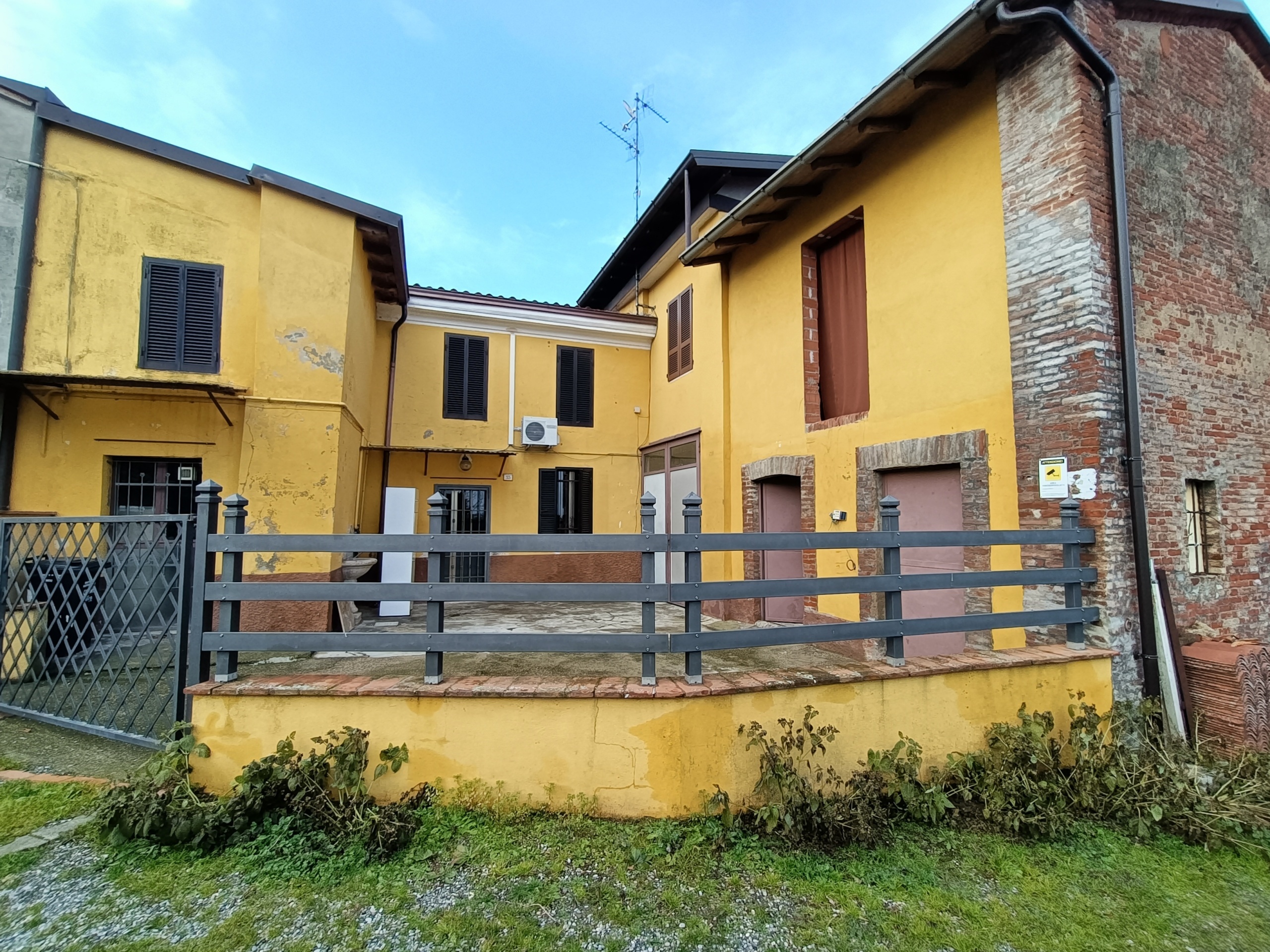 Casa indipendente con box doppio in via della costa rosa, Castel San Giovanni