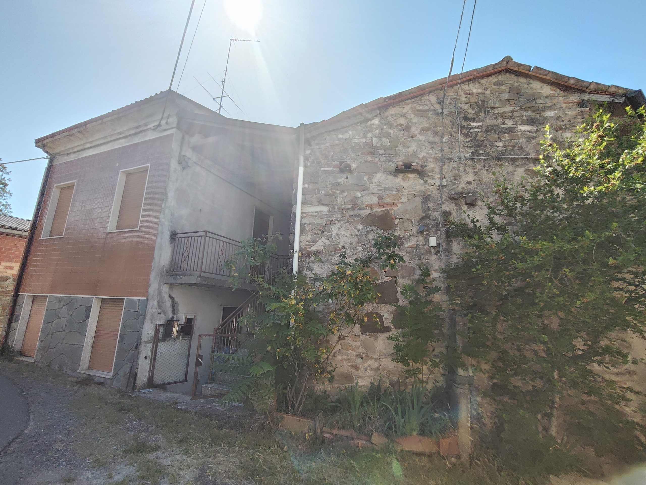 Casa indipendente da ristrutturare in localit� casa perotti, Alta Val Tidone