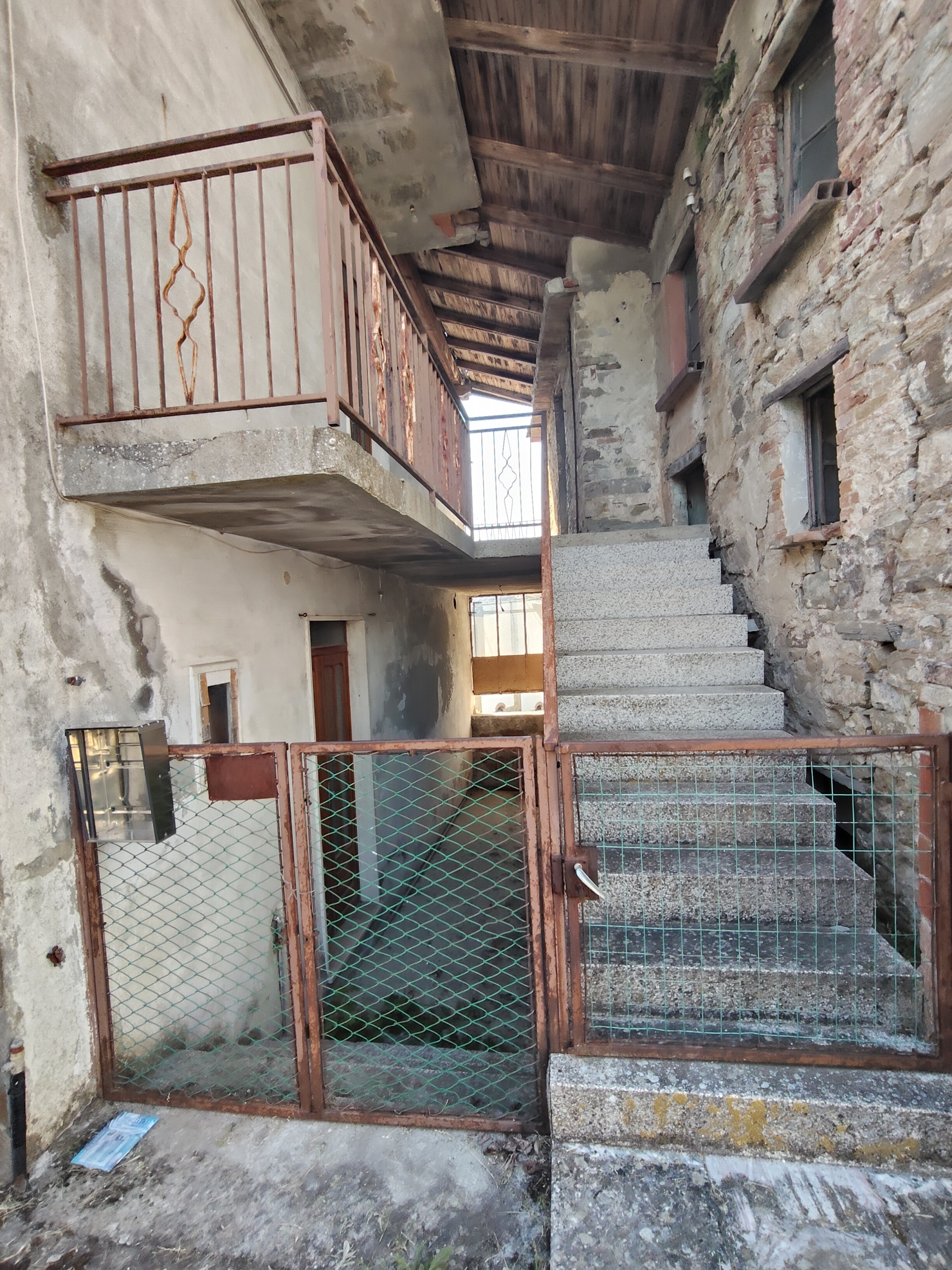 Casa indipendente da ristrutturare in localit� casa perotti, Alta Val Tidone