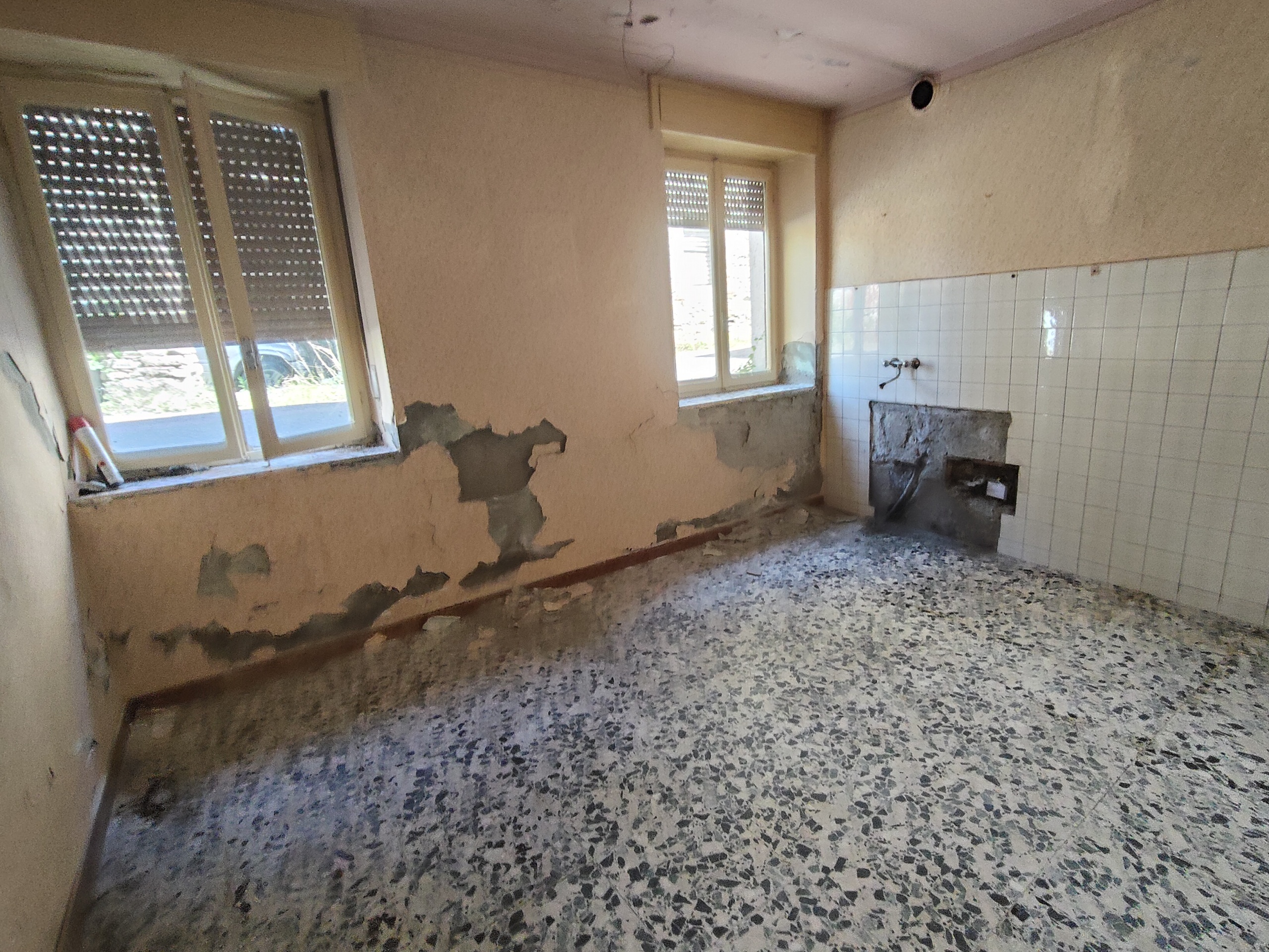 Casa indipendente da ristrutturare in localit� casa perotti, Alta Val Tidone