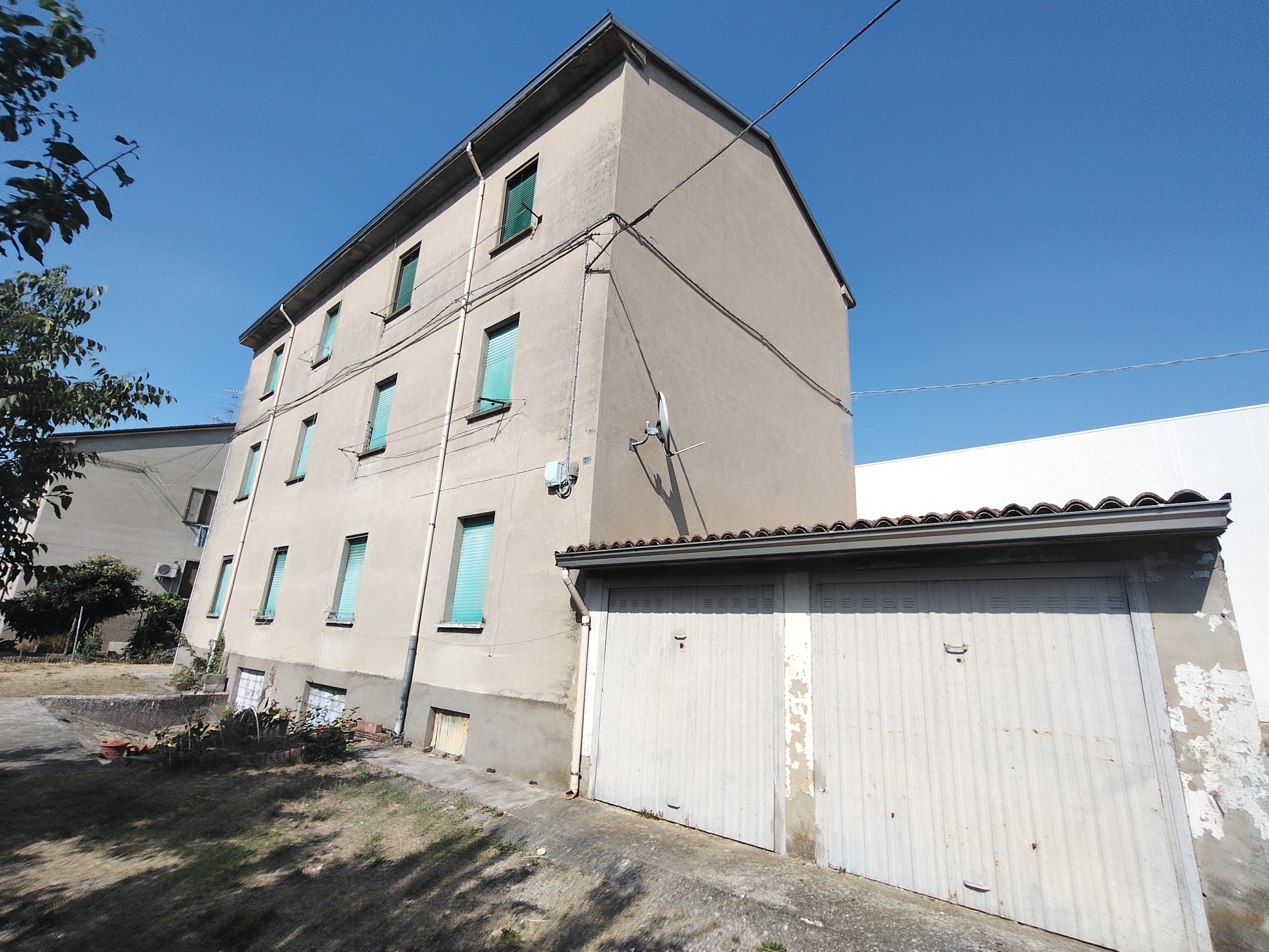 Stabile/Palazzo con giardino in strada per ponteriglio 21, Pontenure