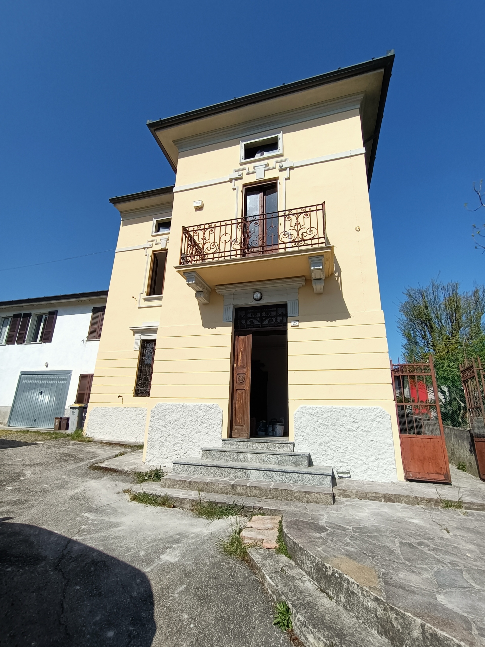 Casa indipendente con giardino in via emilia piacentina, Castel San Giovanni