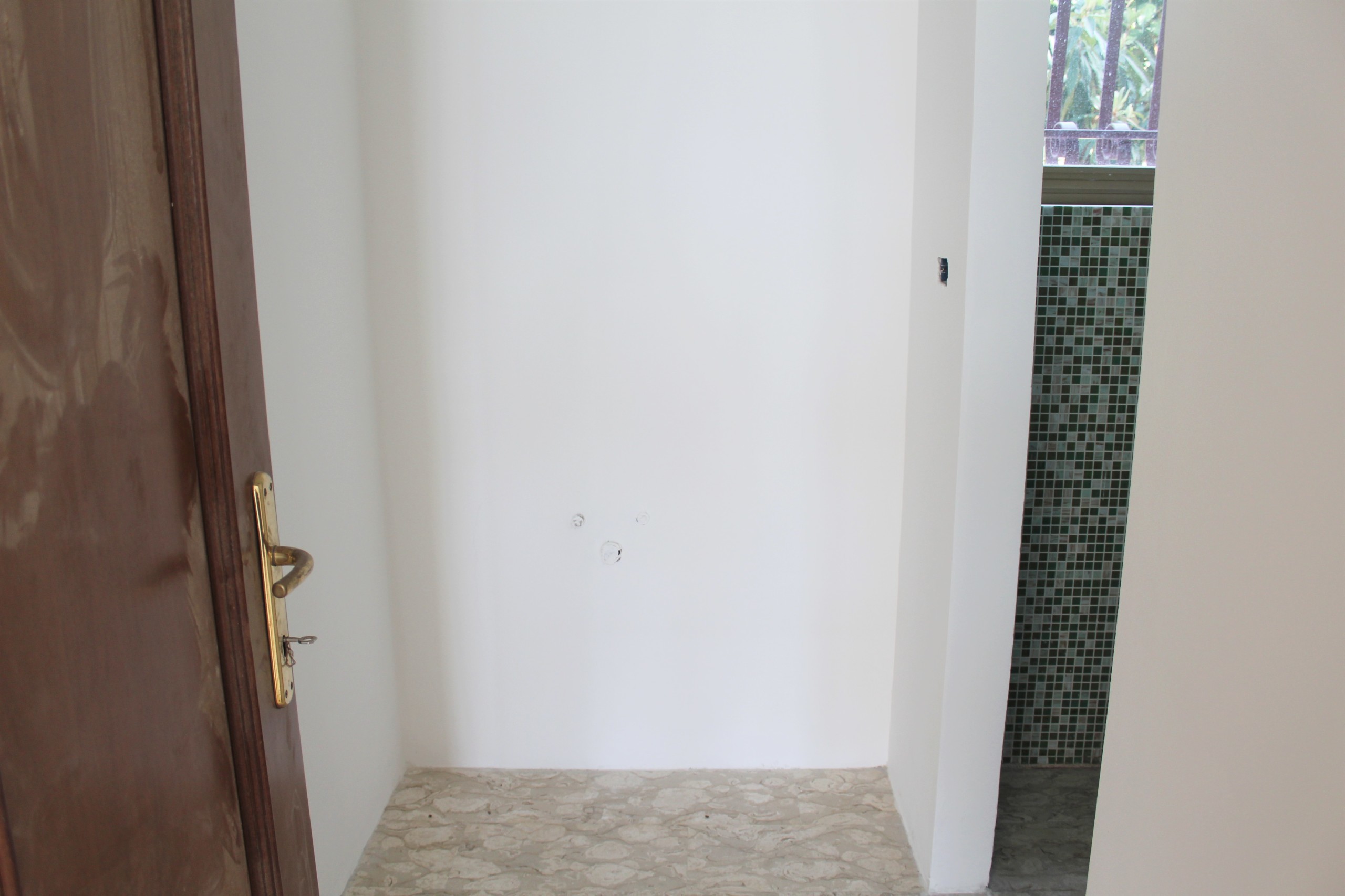 Locale commerciale ristrutturata in via nazionale, Perano