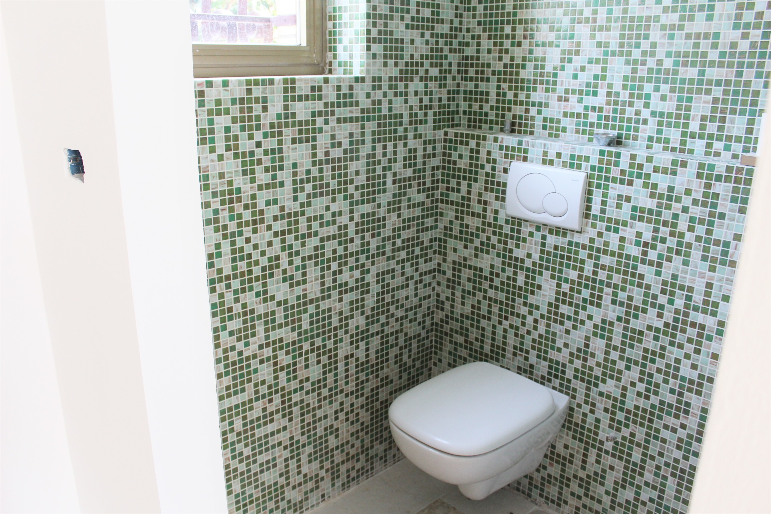 Locale commerciale ristrutturata in via nazionale, Perano