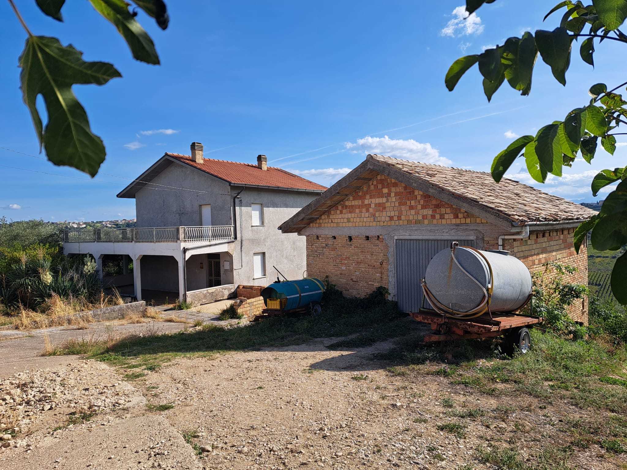 Casa indipendente con giardino in colle della fonte 94, Frisa