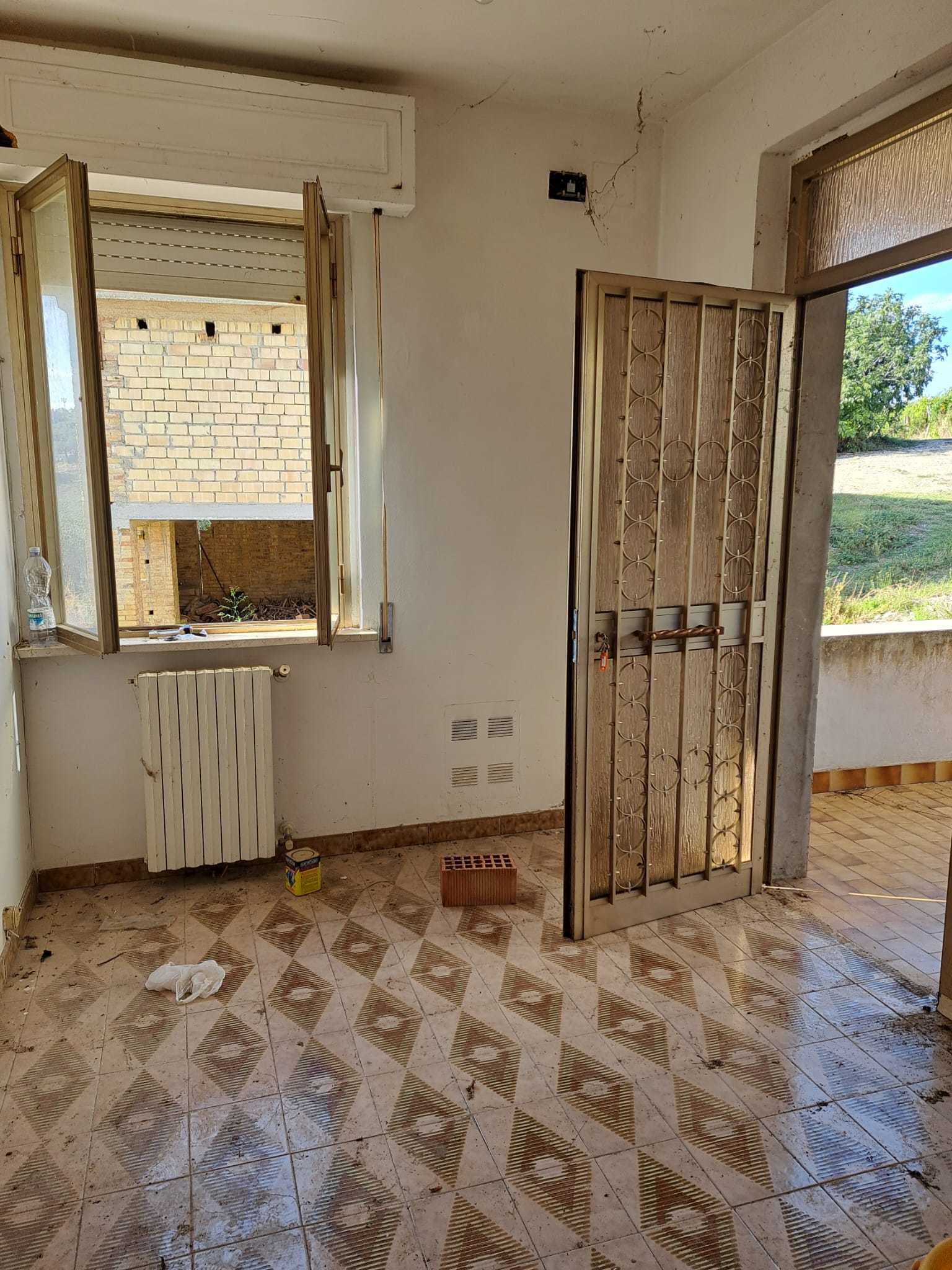 Casa indipendente con giardino in colle della fonte 94, Frisa